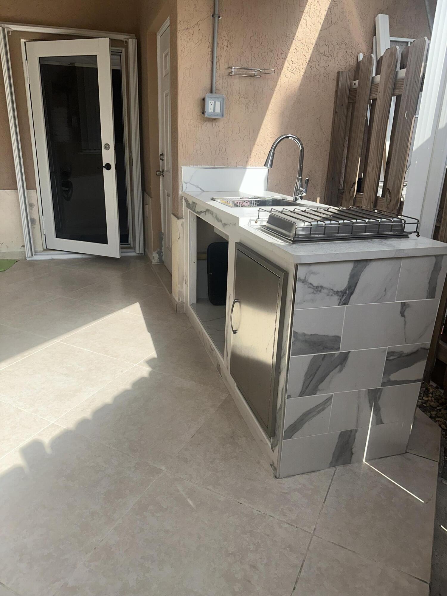 LOS PORTALES SEC B CONDO - Residential