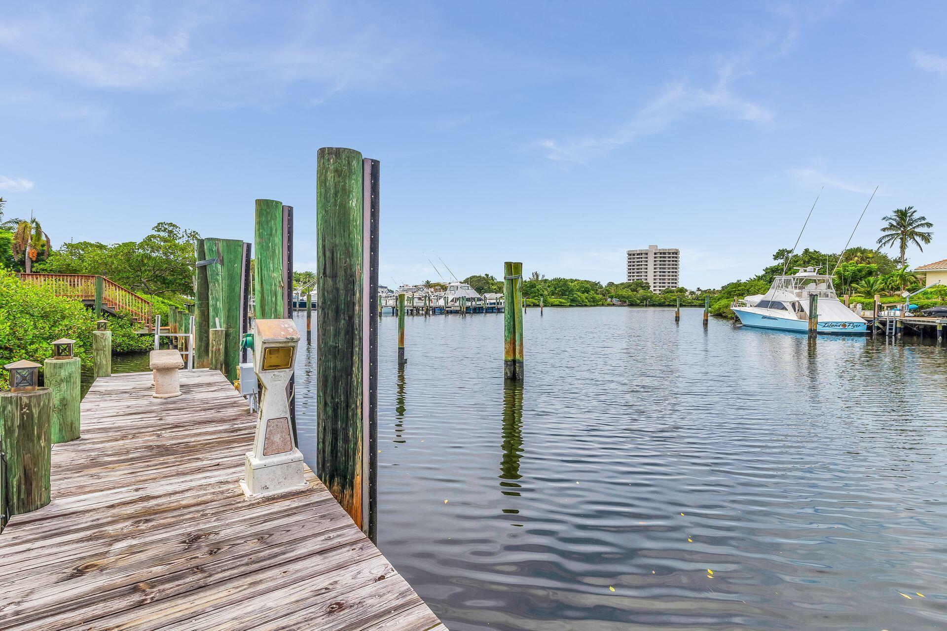 BARROW ISLAND AT JONATHANS LANDING - Residential