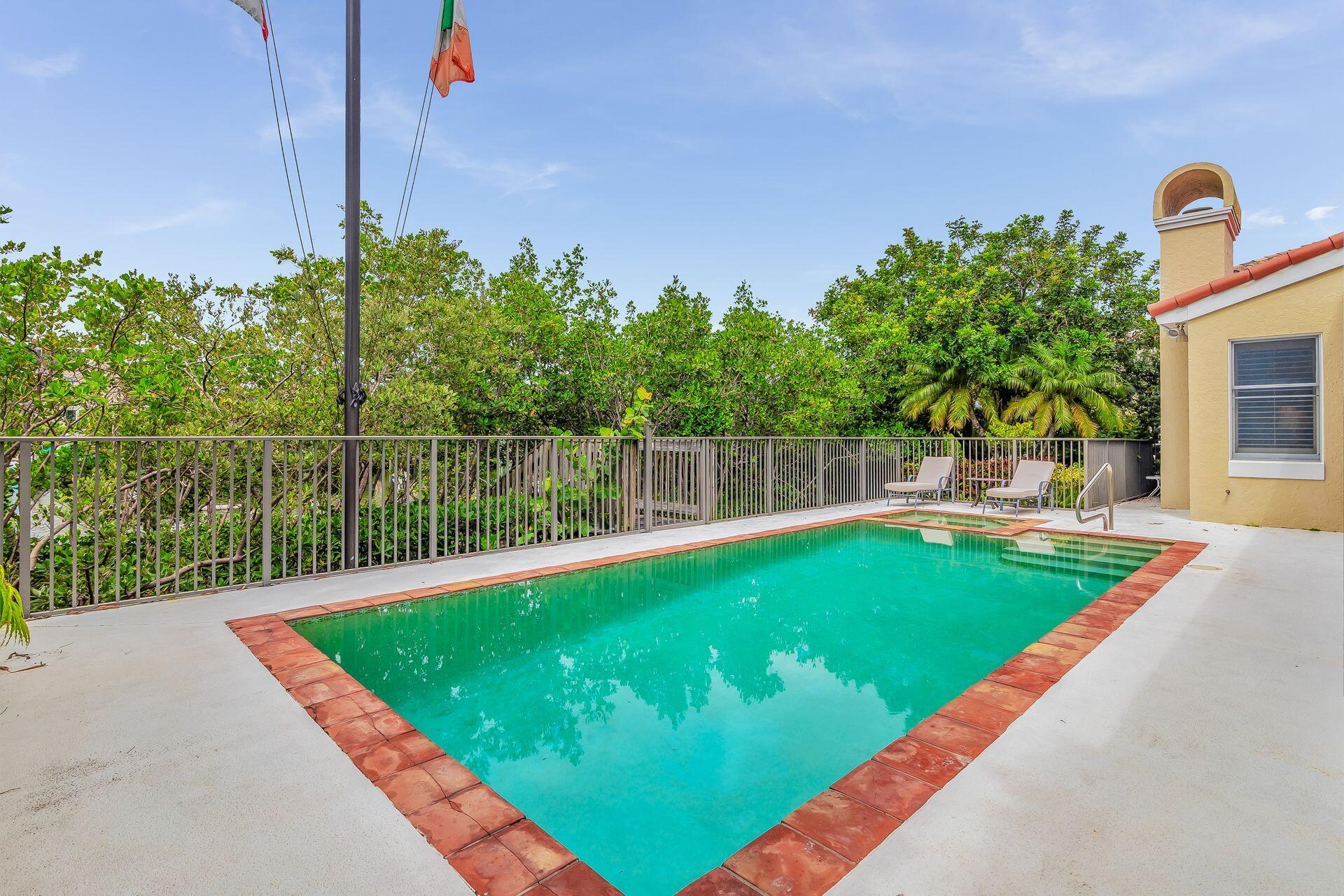 BARROW ISLAND AT JONATHANS LANDING - Residential