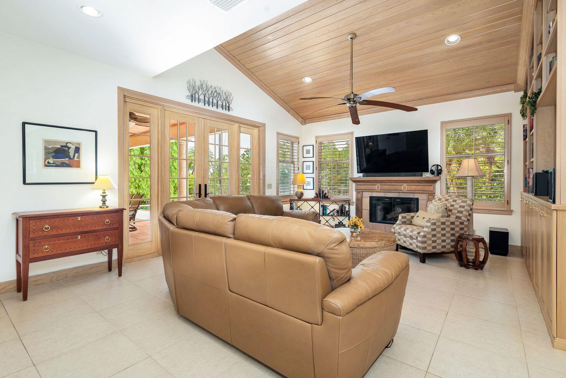BARROW ISLAND AT JONATHANS LANDING - Residential