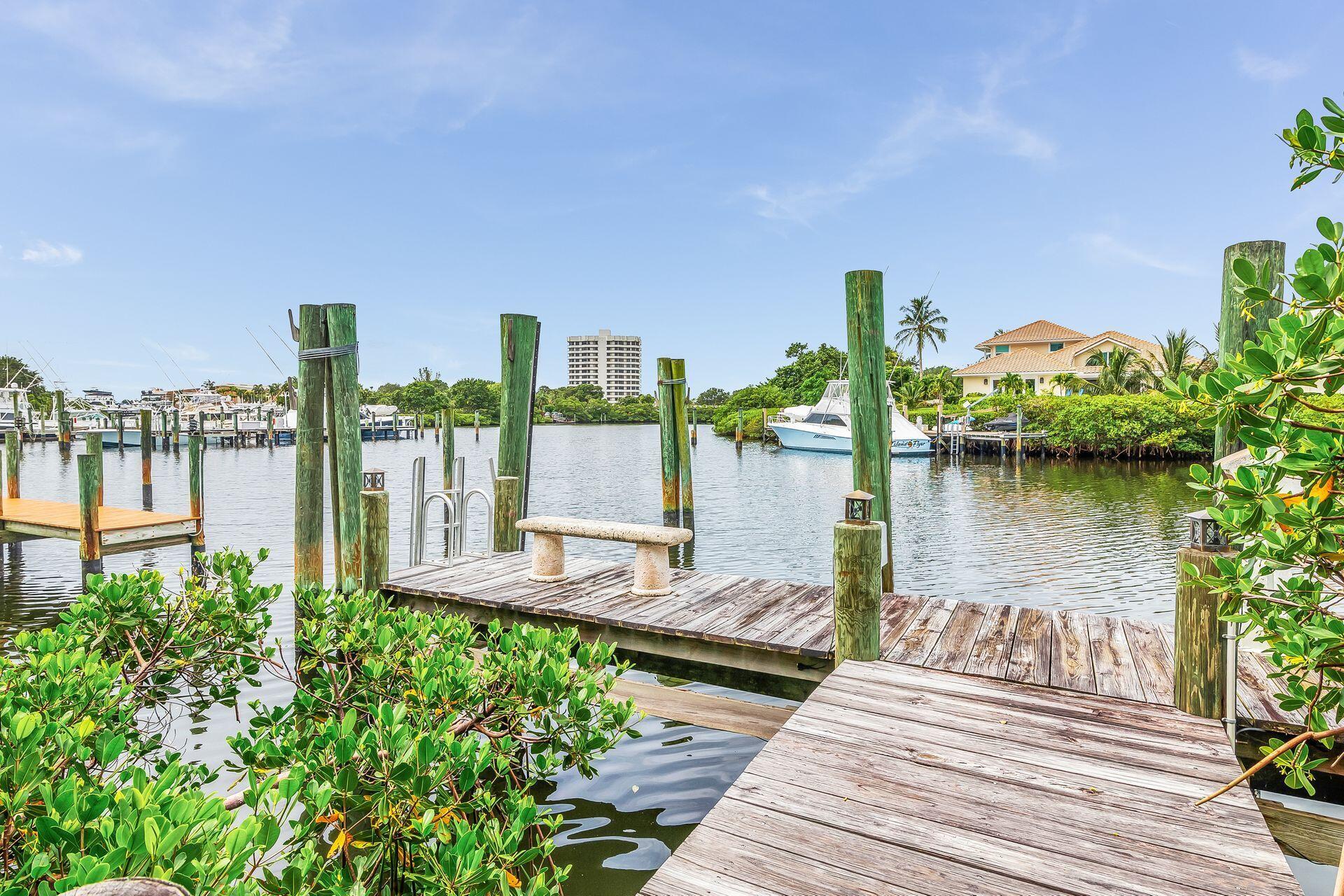 BARROW ISLAND AT JONATHANS LANDING - Residential