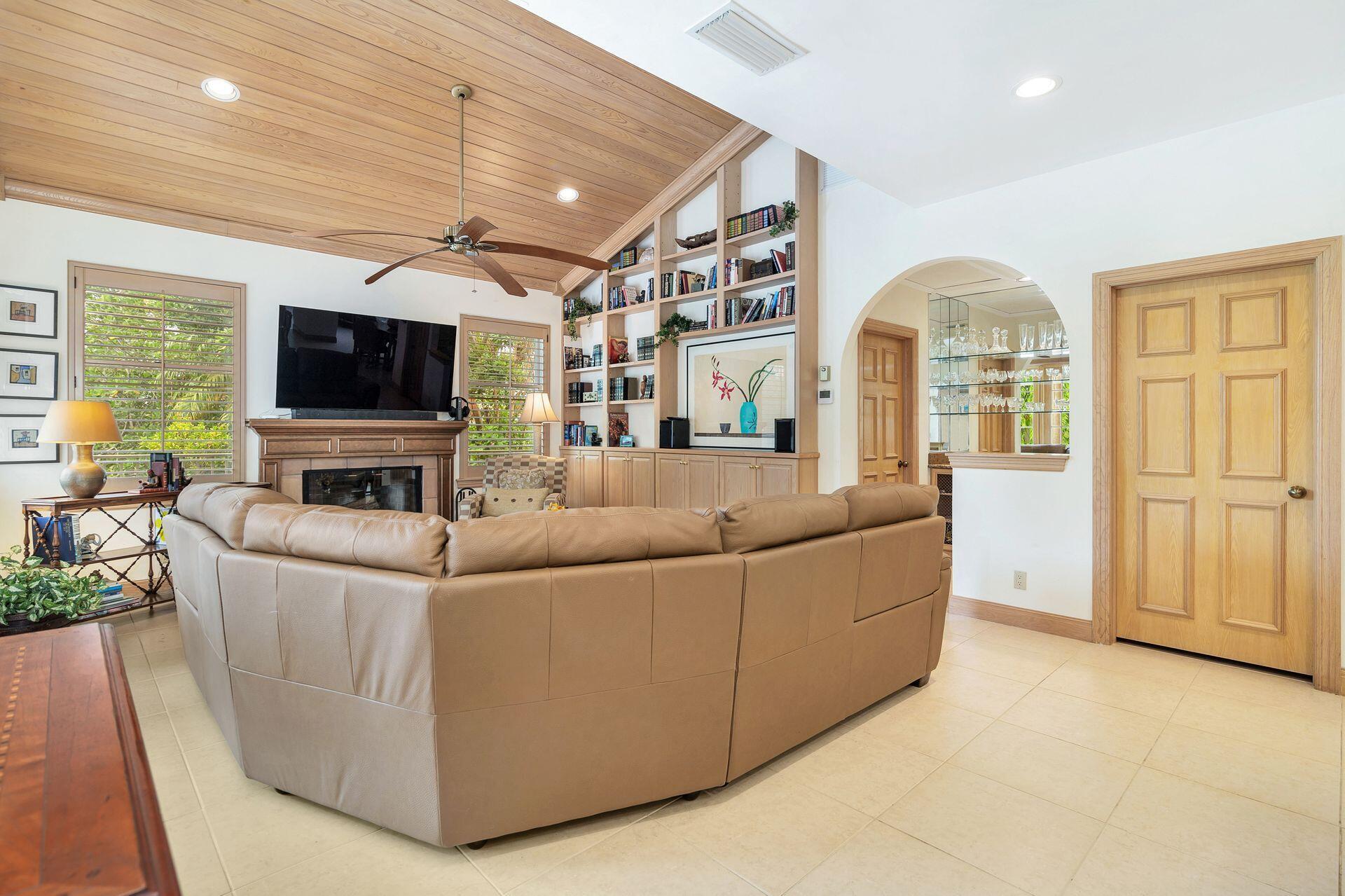 BARROW ISLAND AT JONATHANS LANDING - Residential