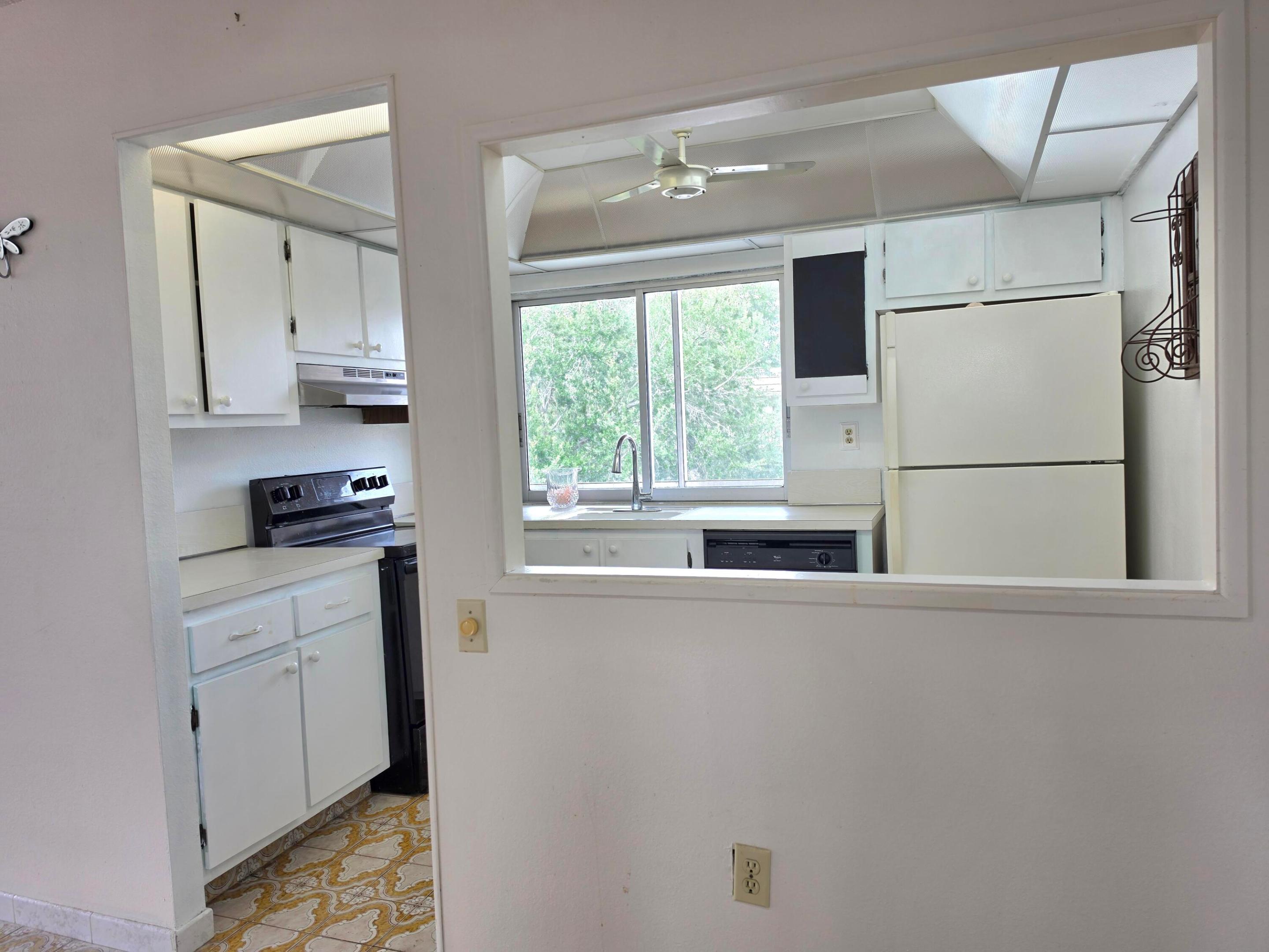 LIME BAY CONDOMINIUM 8 - Residential