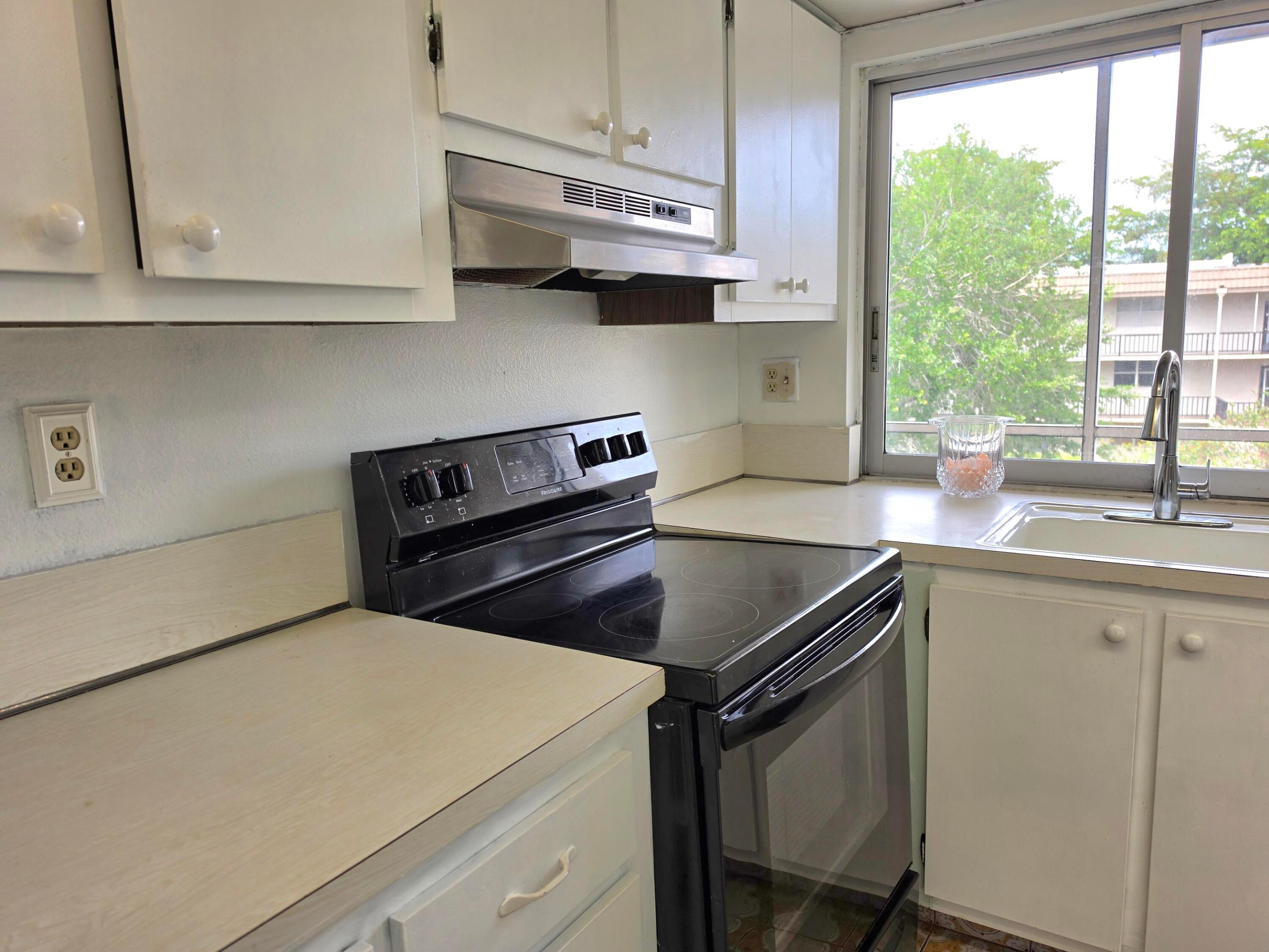 LIME BAY CONDOMINIUM 8 - Residential
