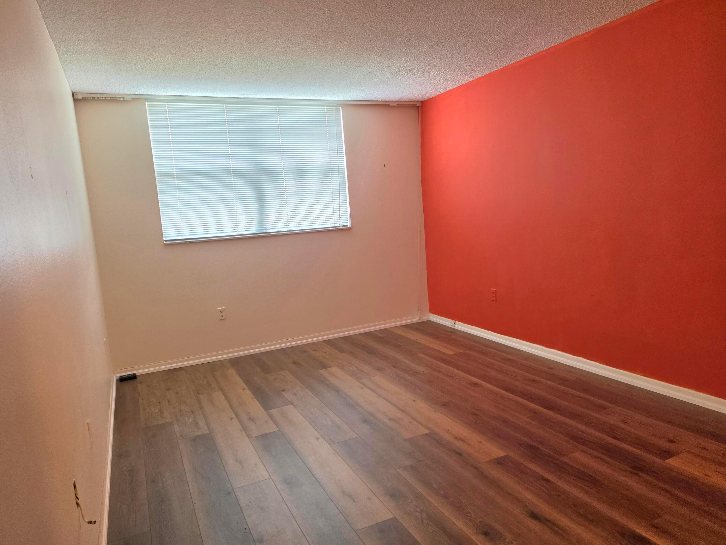 LIME BAY CONDOMINIUM 8 - Residential