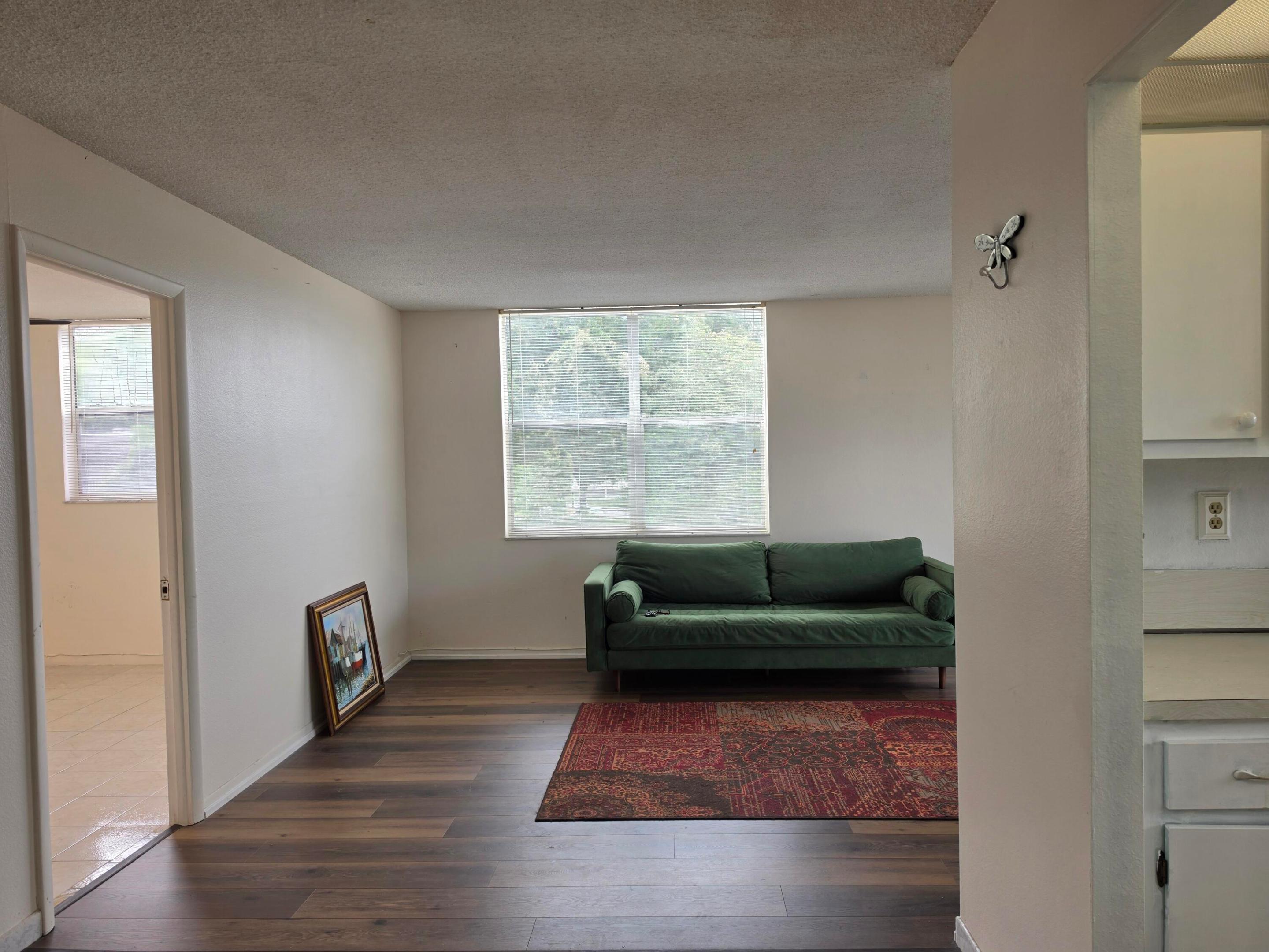 LIME BAY CONDOMINIUM 8 - Residential