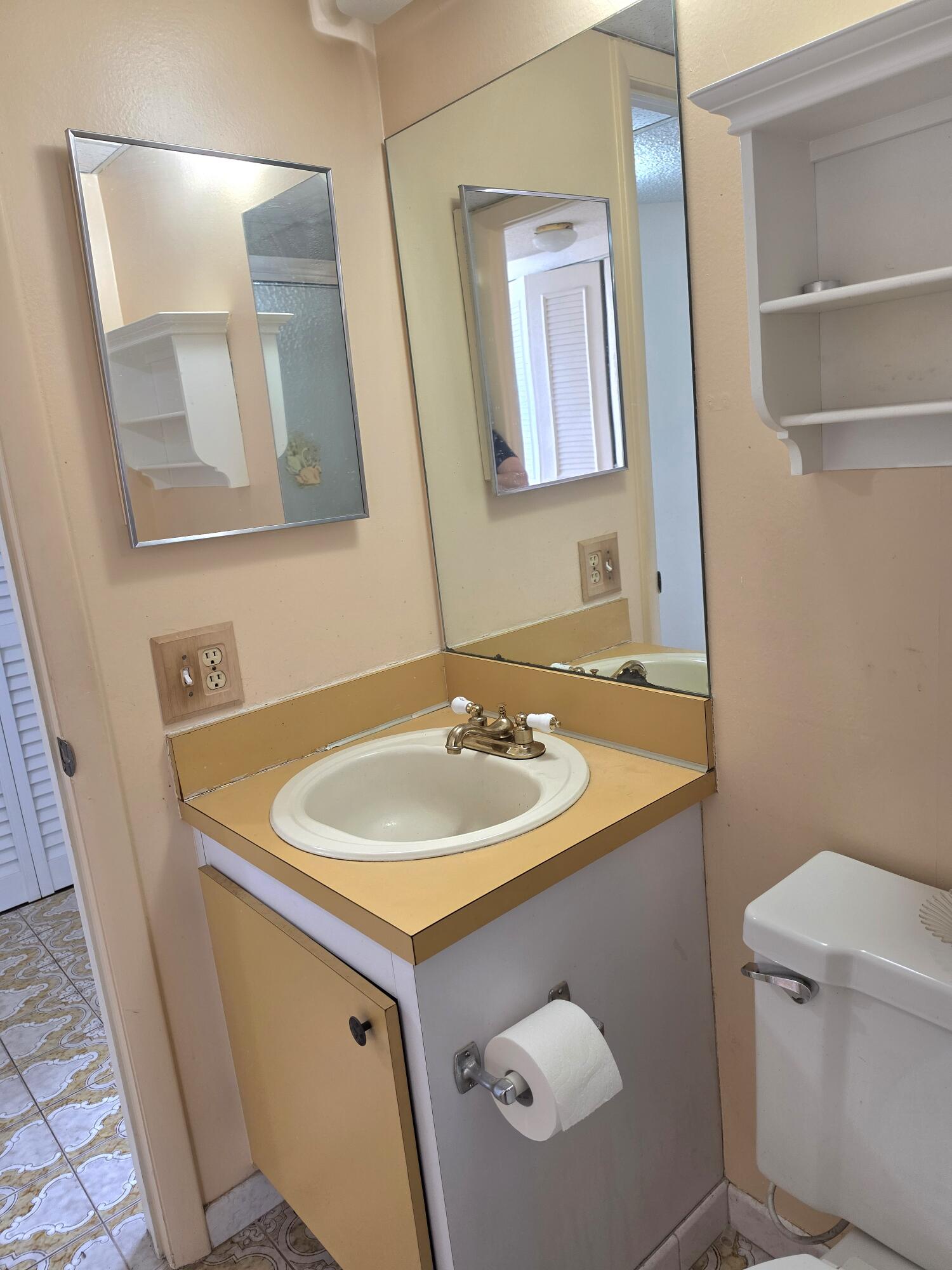 LIME BAY CONDOMINIUM 8 - Residential