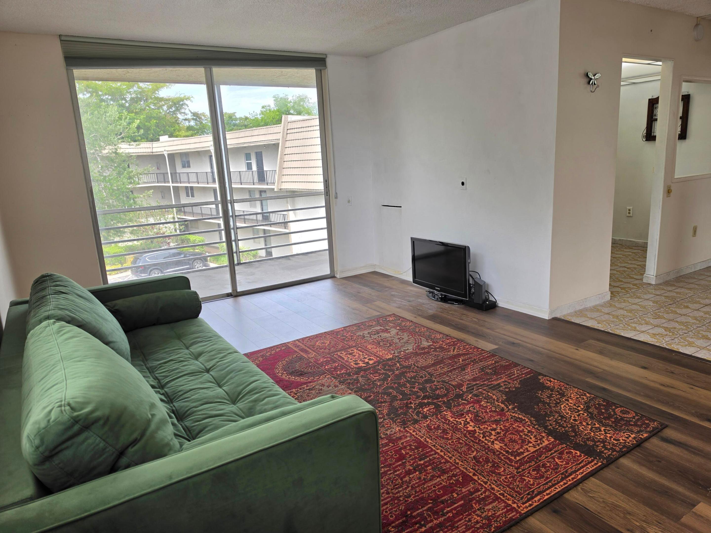 LIME BAY CONDOMINIUM 8 - Residential