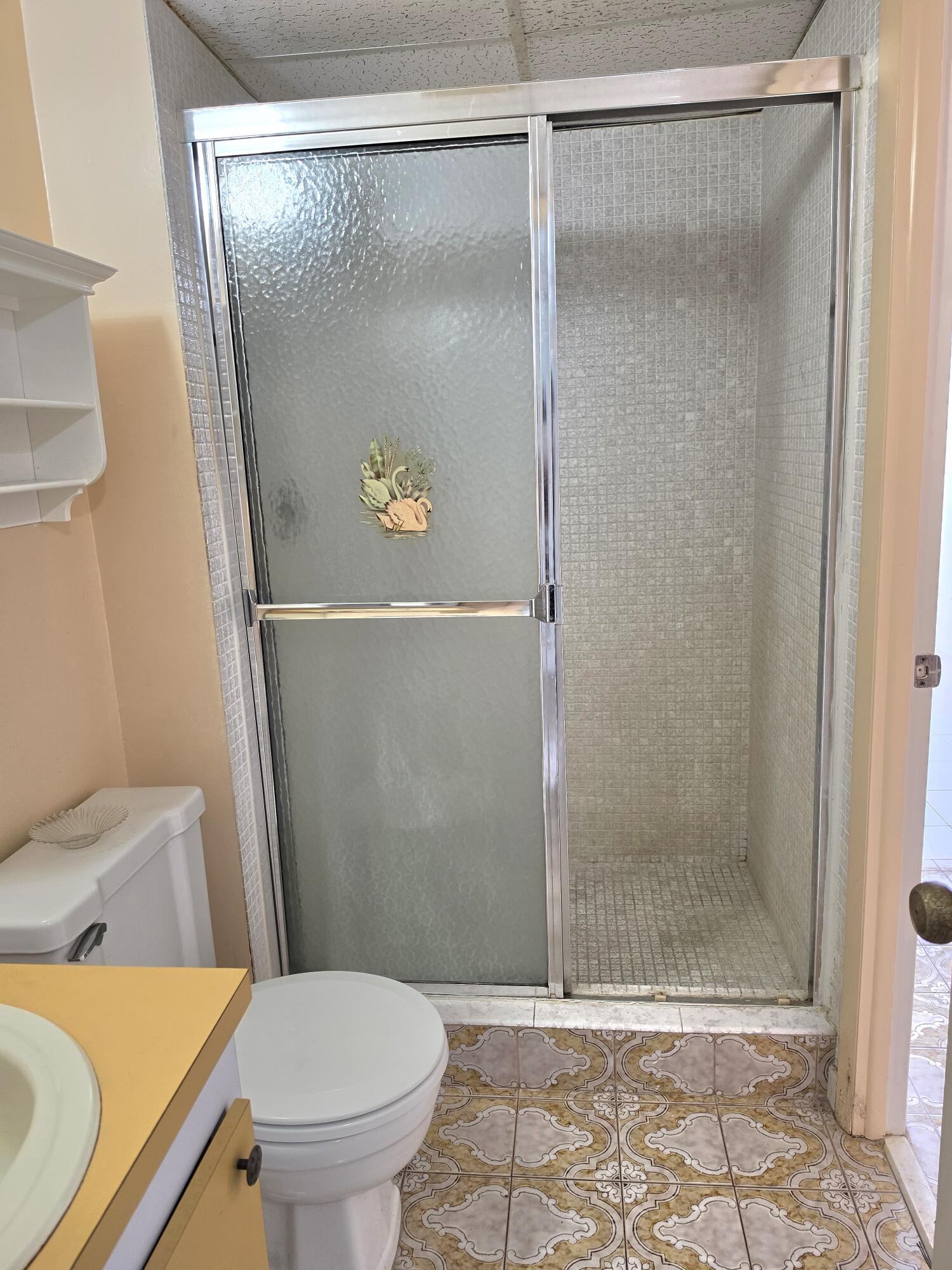 LIME BAY CONDOMINIUM 8 - Residential