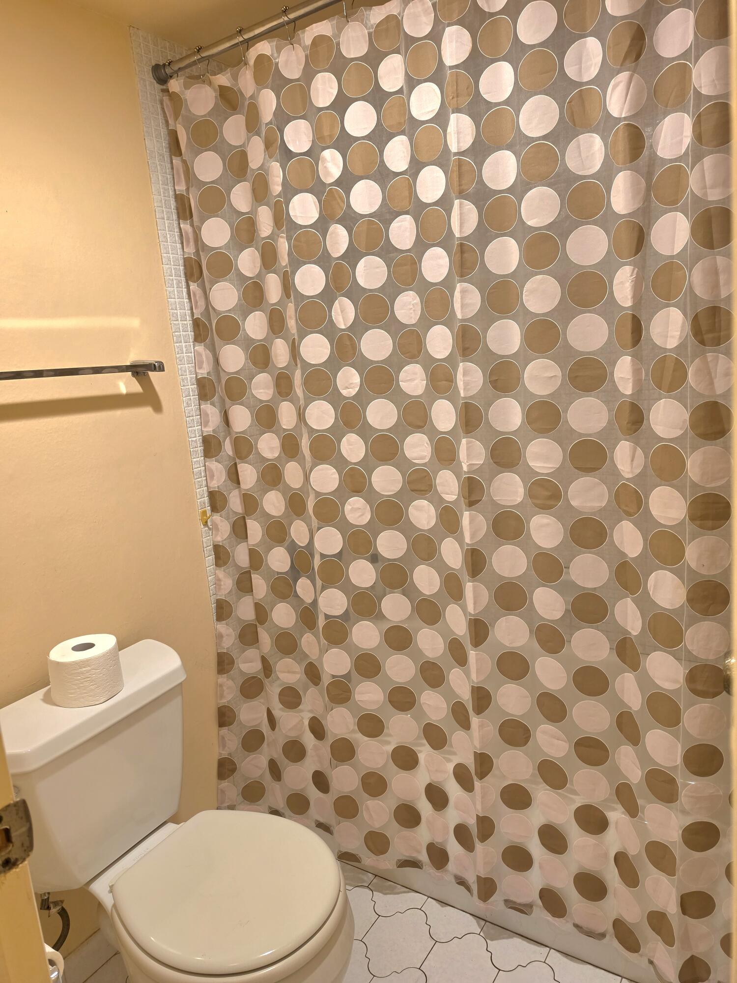 LIME BAY CONDOMINIUM 8 - Residential
