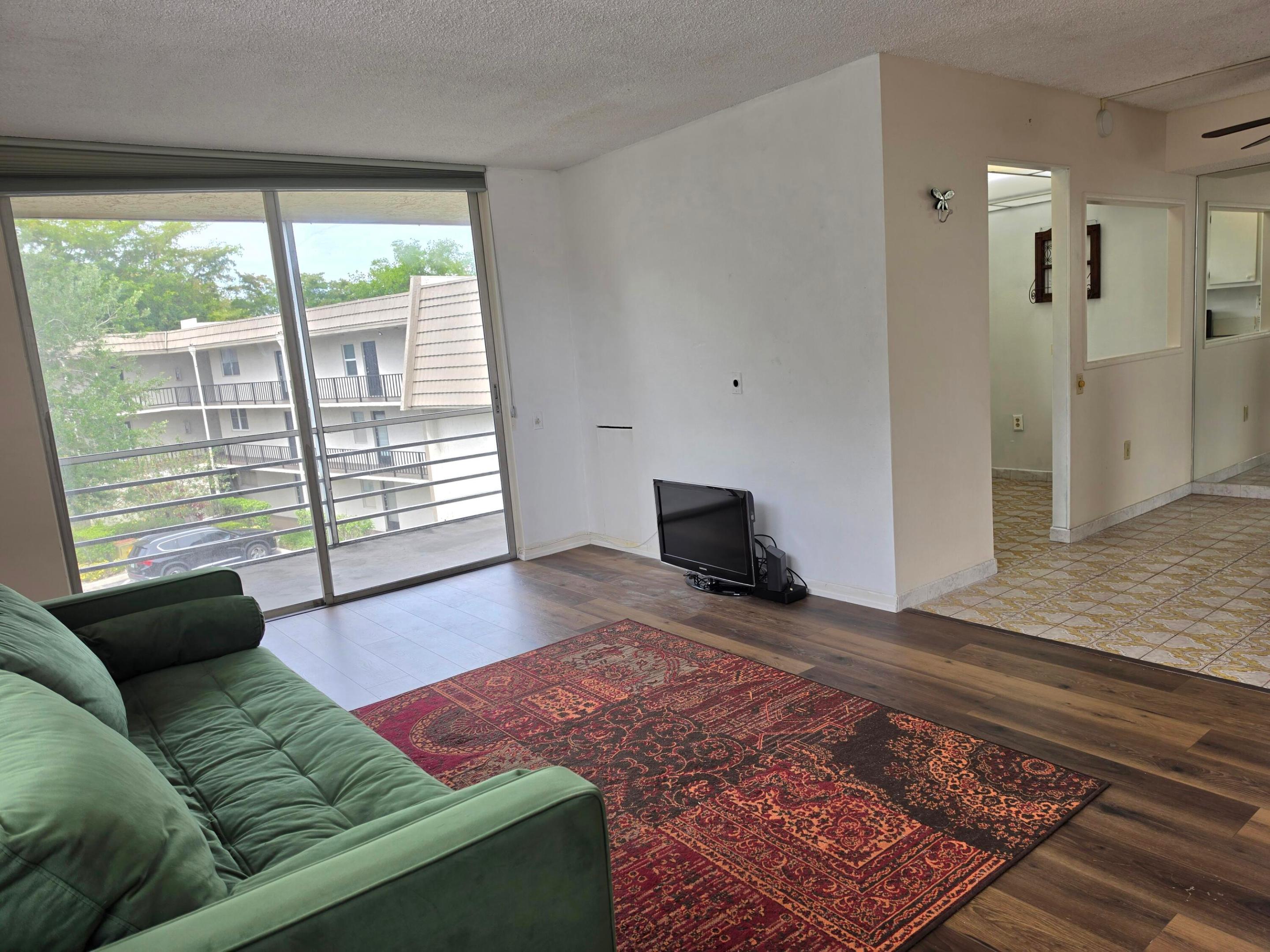 LIME BAY CONDOMINIUM 8 - Residential