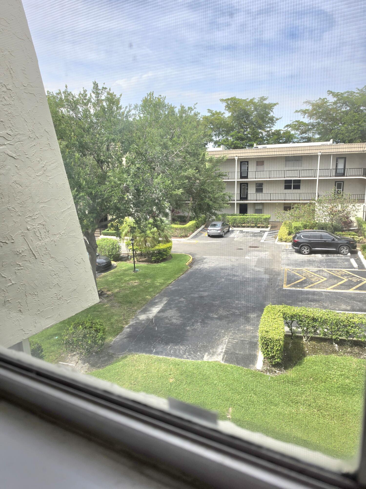 LIME BAY CONDOMINIUM 8 - Residential