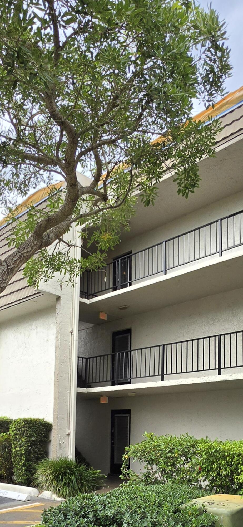 LIME BAY CONDOMINIUM 8 - Residential