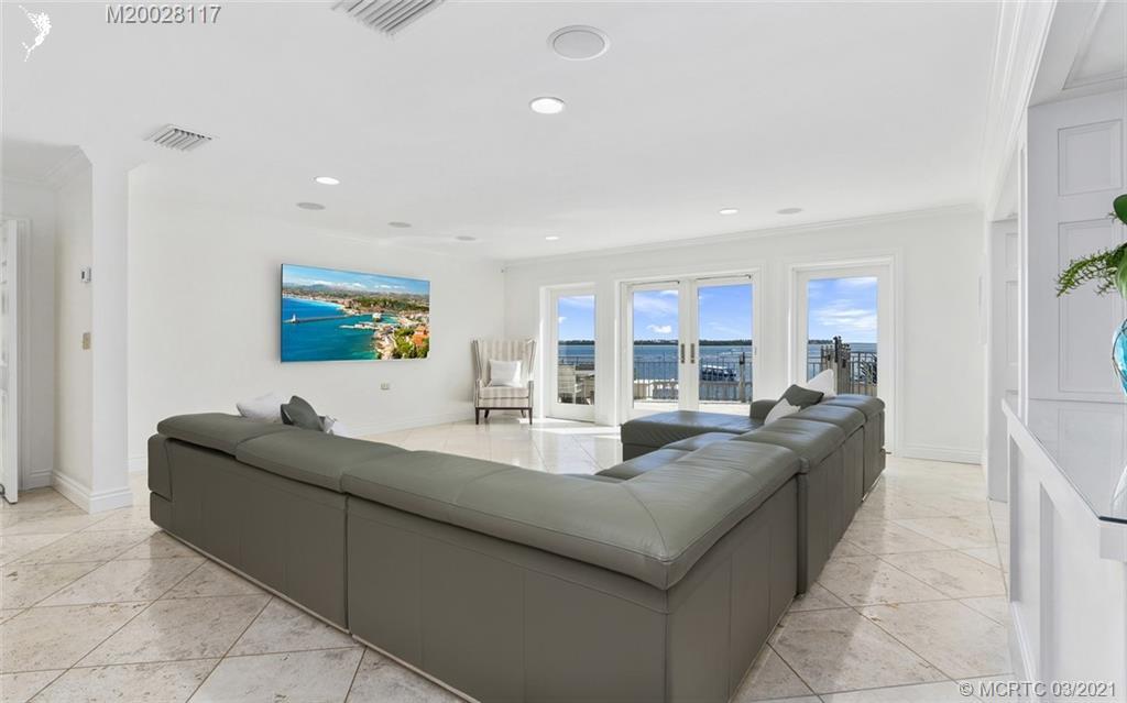 HIGH POINT ISLE ADDITION TO - Residential