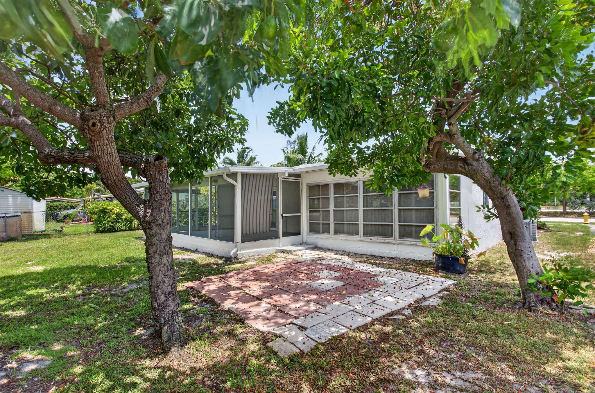 COLLIER ESTATES 1ST ADD - Residential Lease