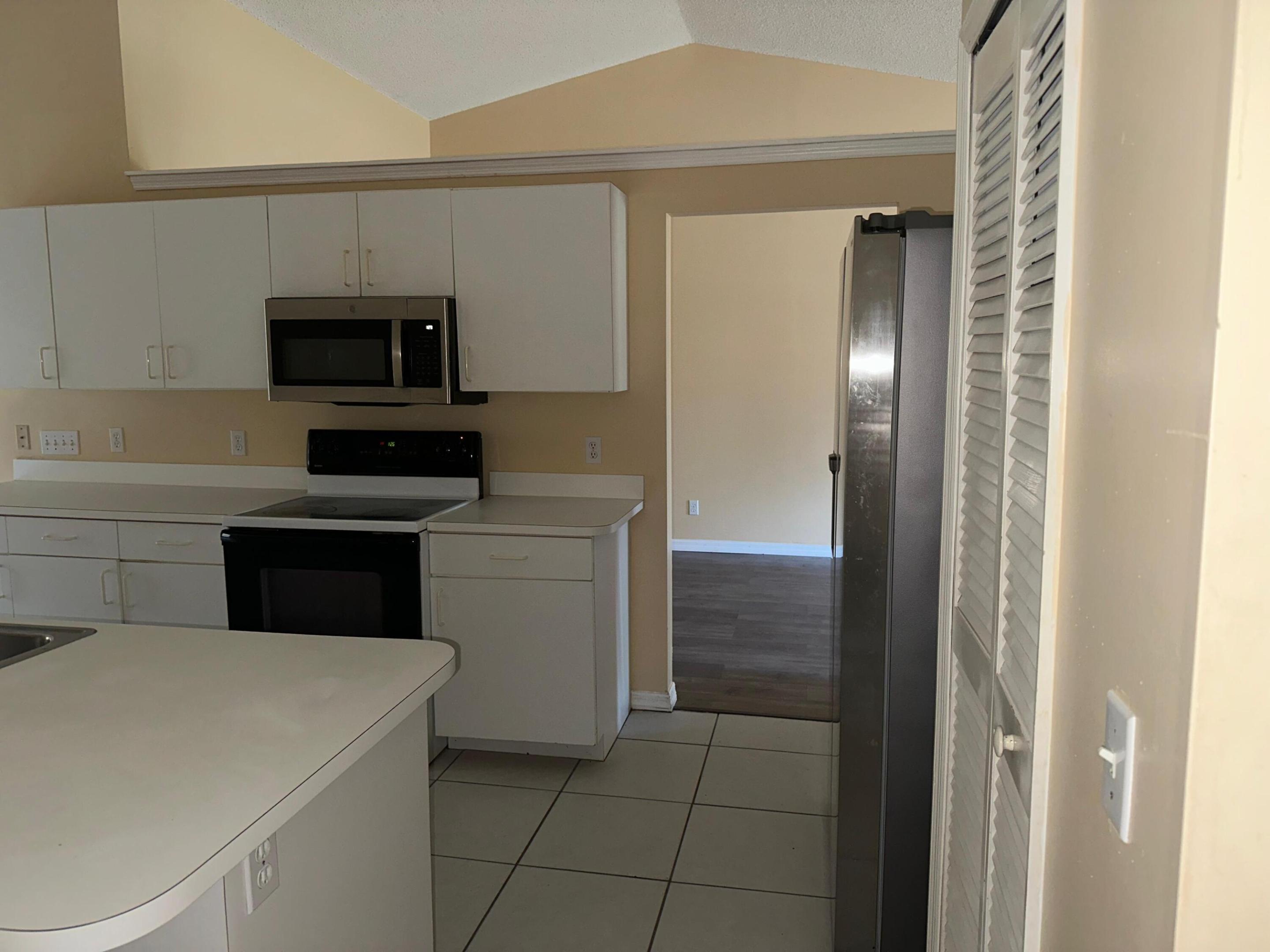 PORT ST LUCIE SECTION 18 - Residential Lease