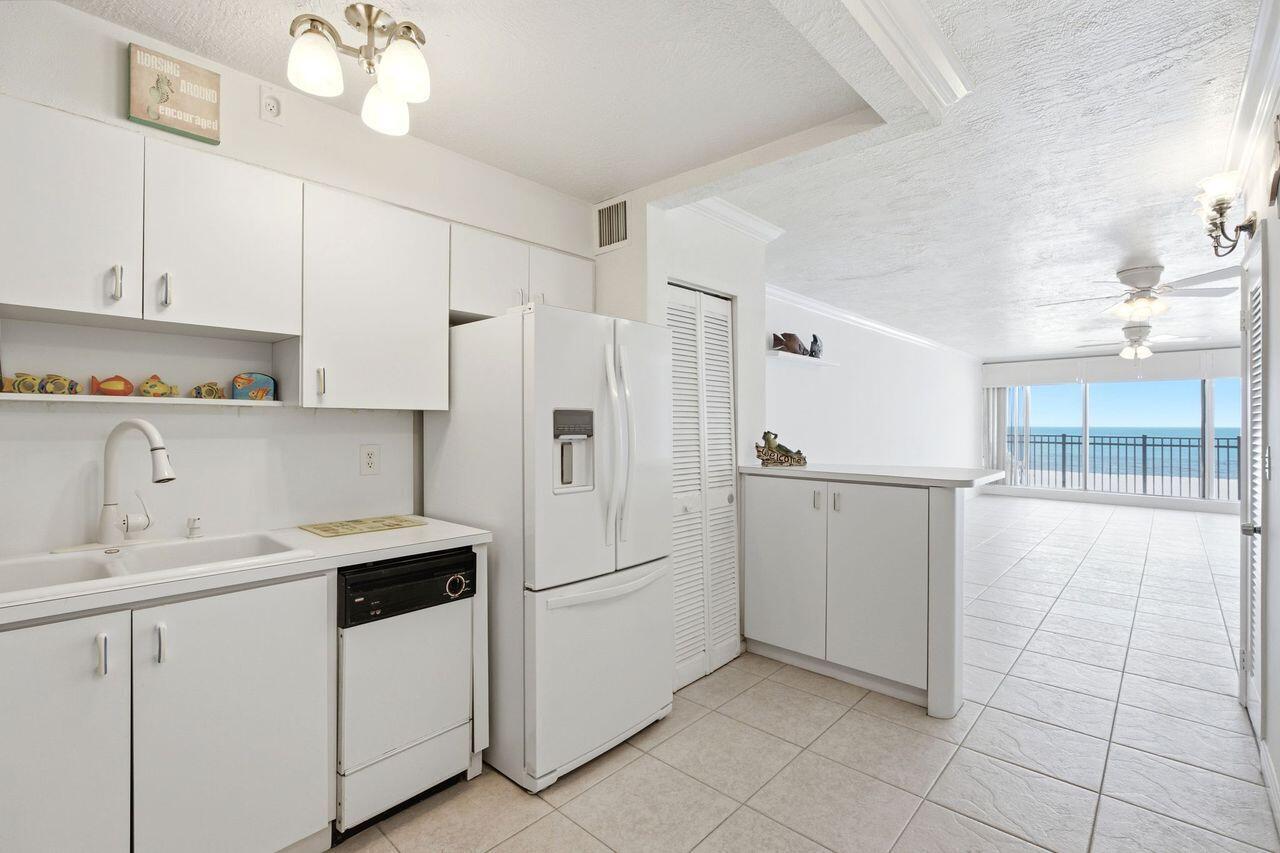 SEAHORSE OCEANSIDE APARTMENTS - Residential