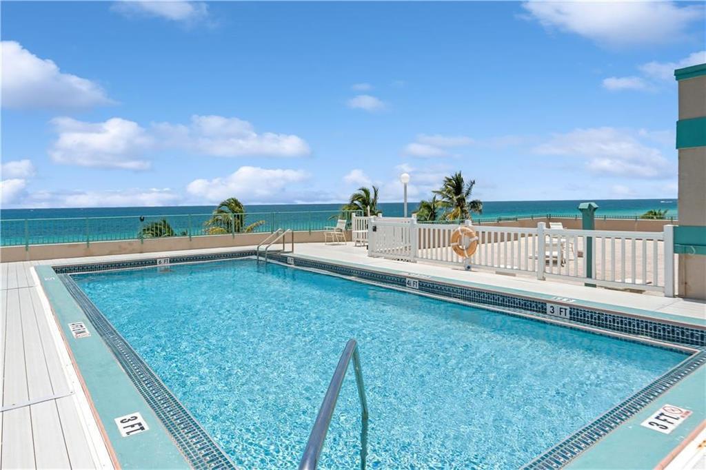 SEAHORSE OCEANSIDE APARTMENTS - Residential