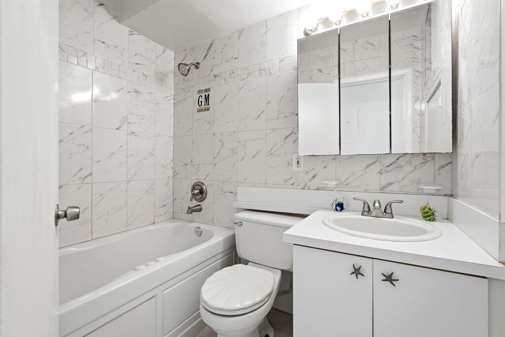 SEAHORSE OCEANSIDE APARTMENTS - Residential
