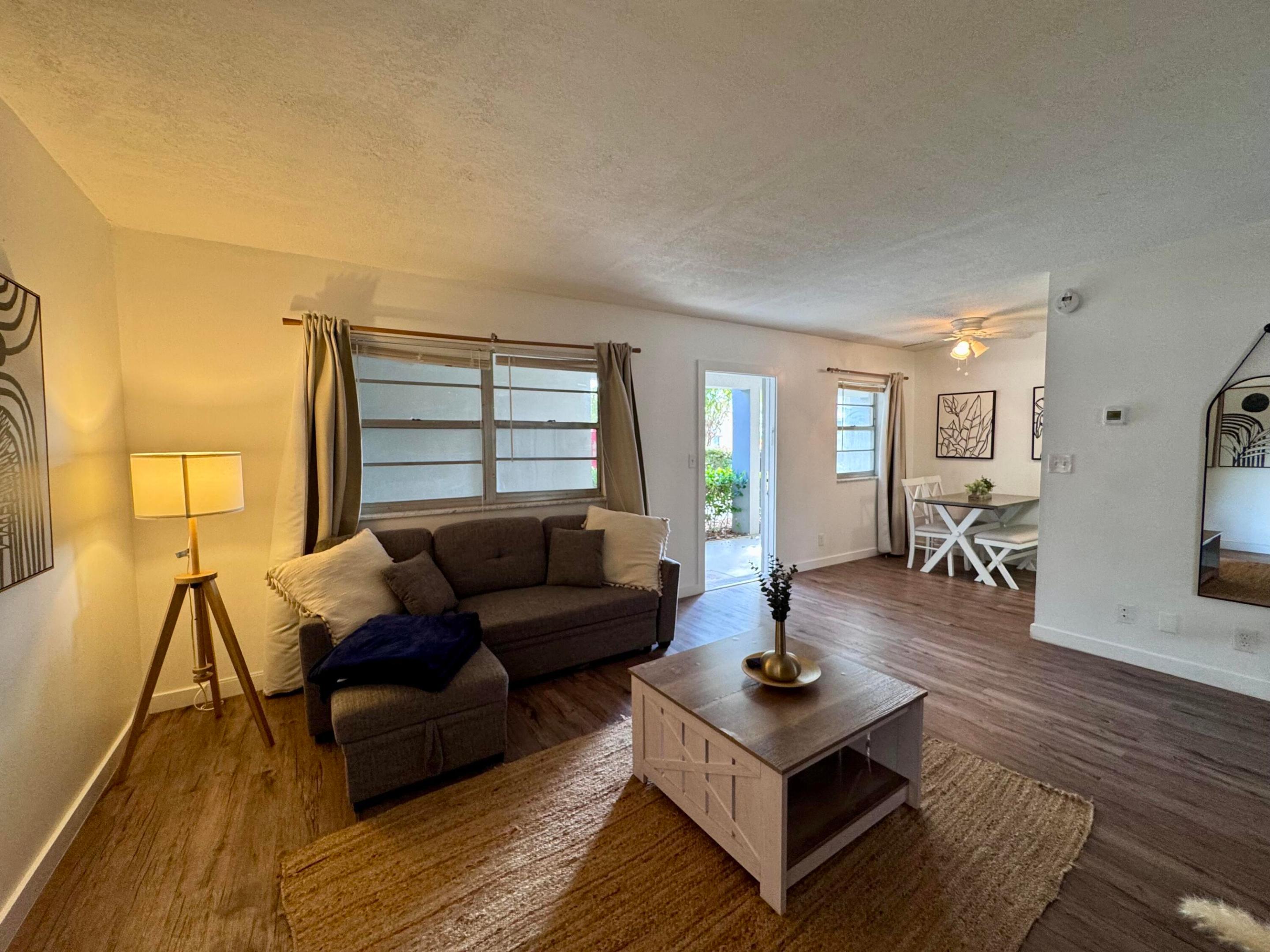 LAKE WORTH TOWN OF - Residential Lease