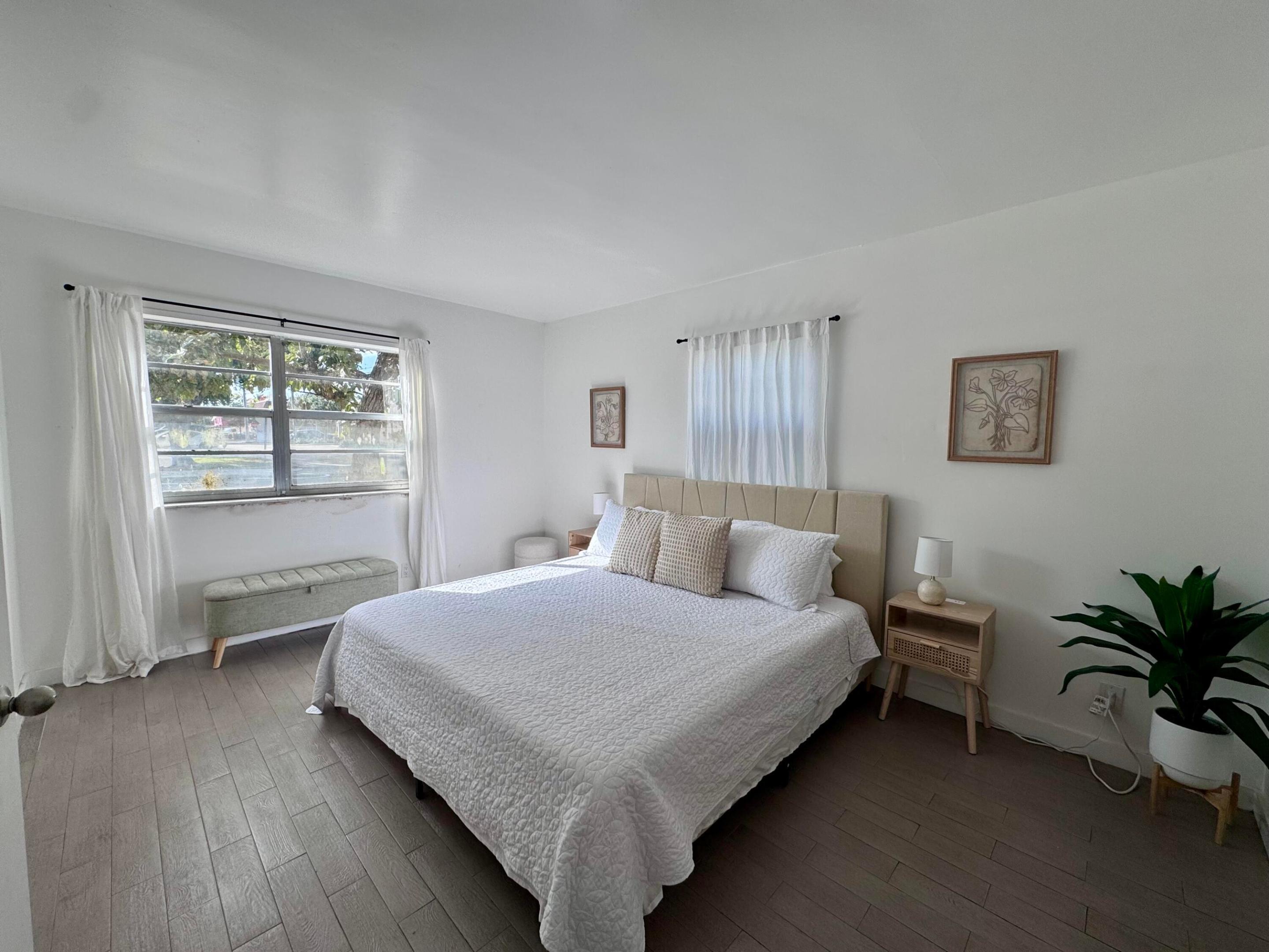 LAKE WORTH TOWN OF - Residential Lease