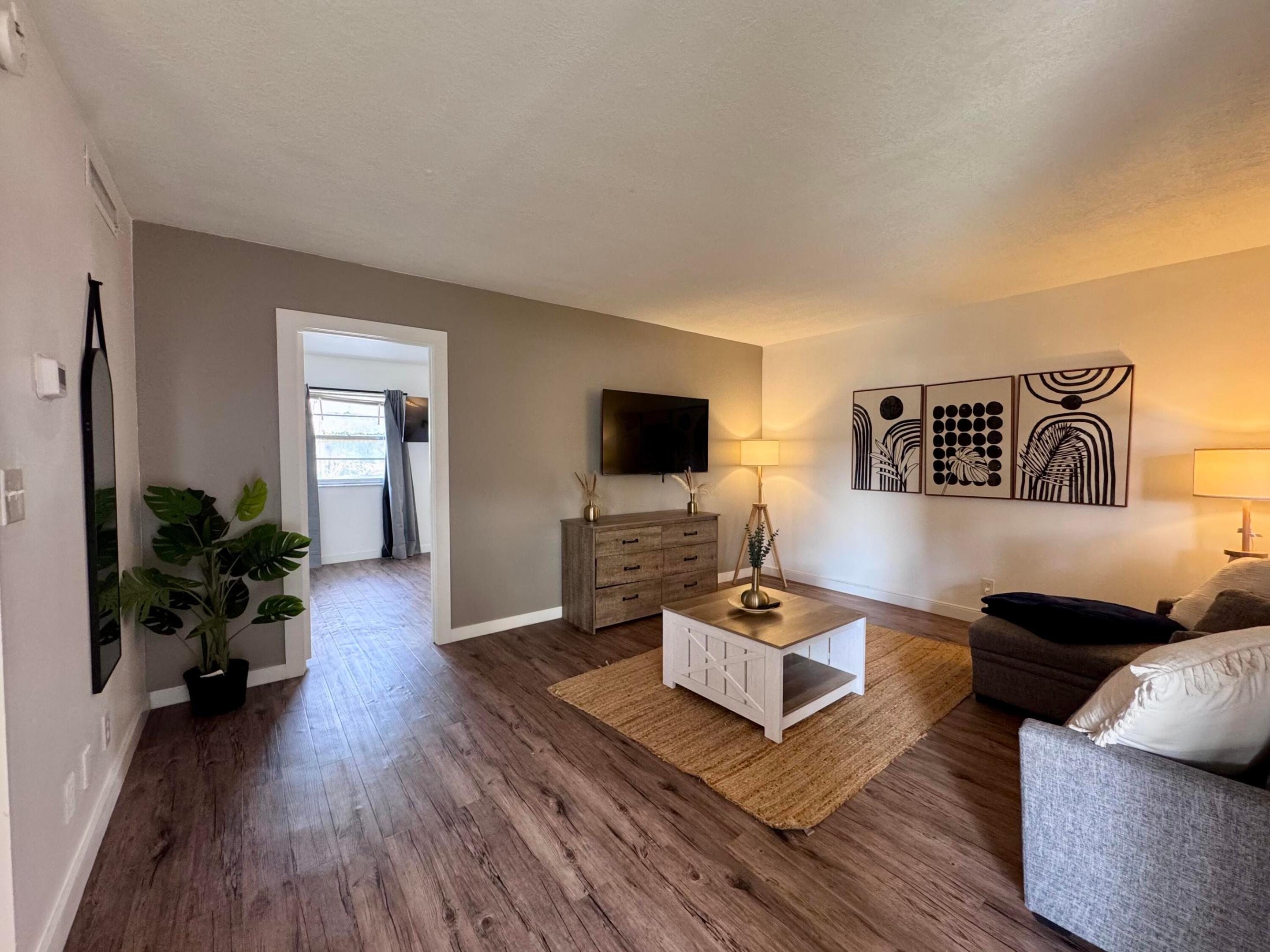 LAKE WORTH TOWN OF - Residential Lease