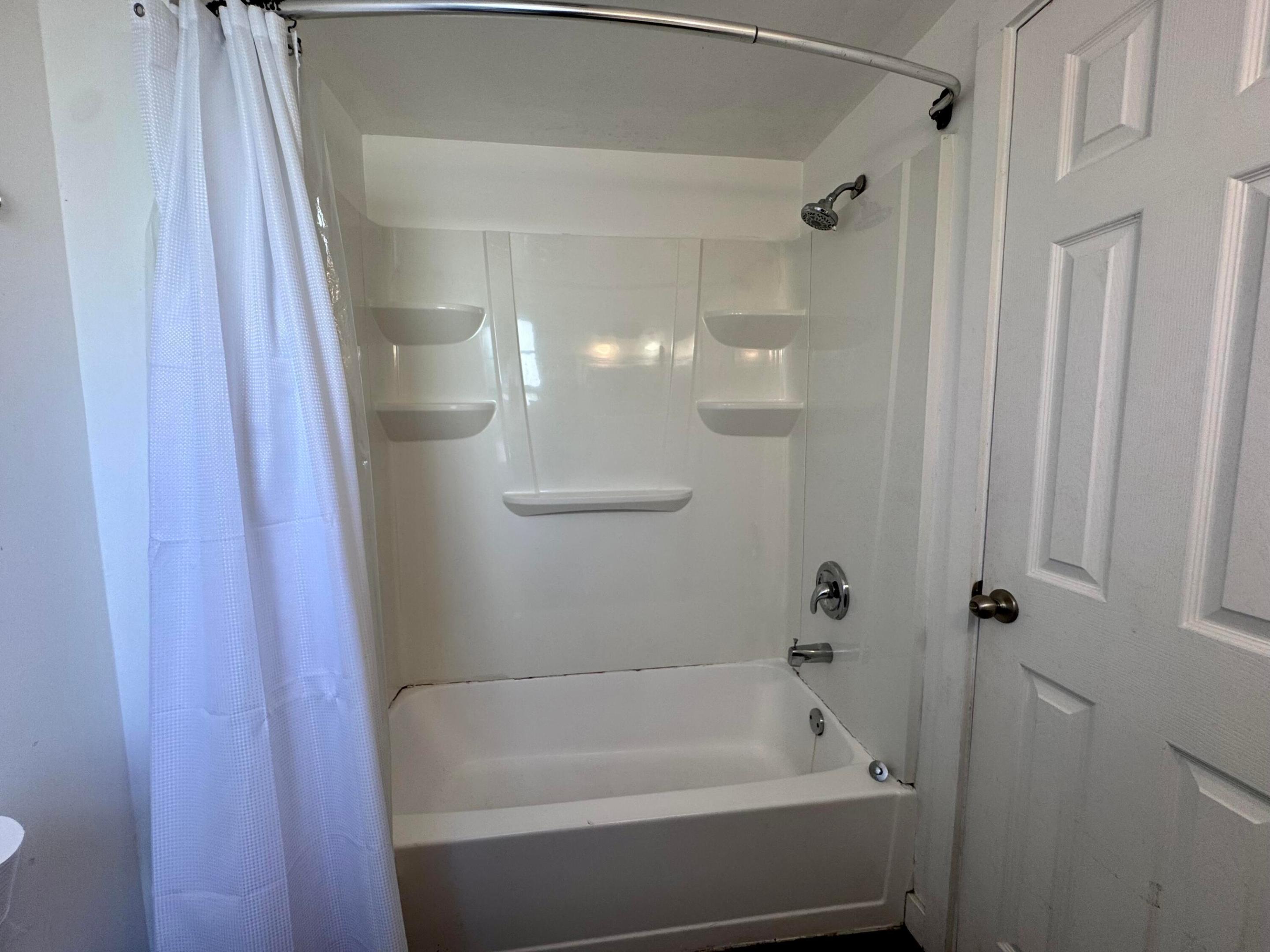LAKE WORTH TOWN OF - Residential Lease