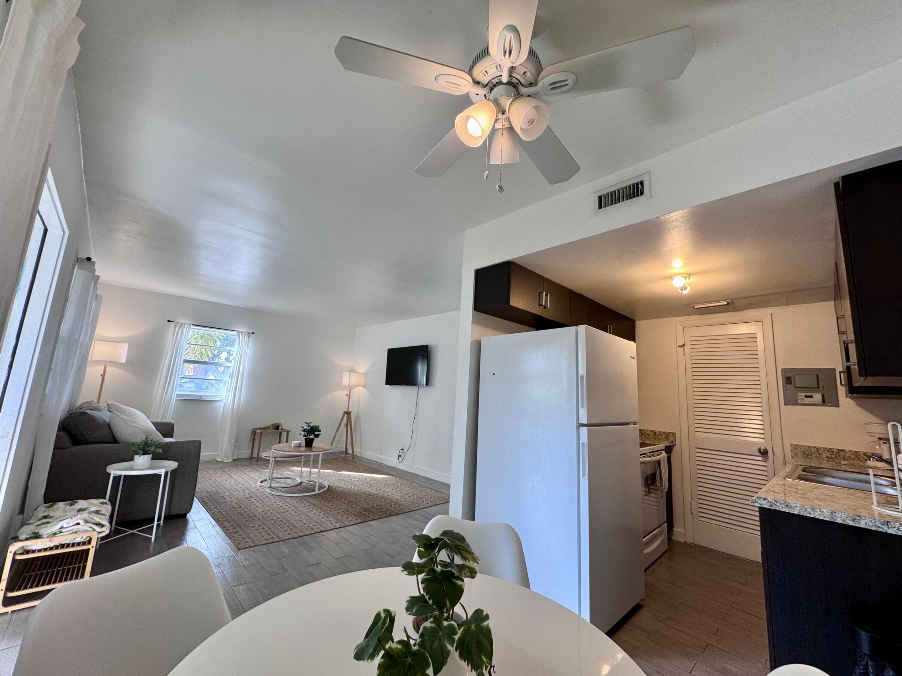 LAKE WORTH TOWN OF - Residential Lease