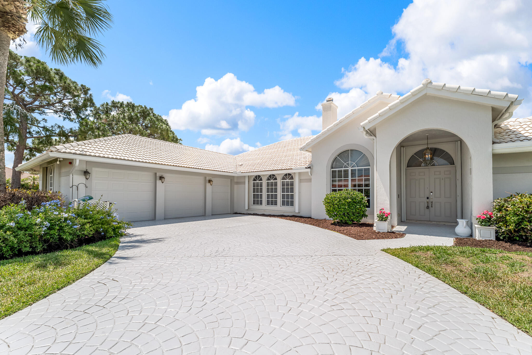 SPACIOUS CUSTOM 5 BEDROOM,  4 BATHROOM HOME IN GATED COMUNITY ON 1/2 ACRE. PRIVATE YARD W/ HEATED POOL AND LARGE COVERED PORCH. ENJOY COOKING OR ENTERTAINING IN THE  AMPLE EAT-IN KITCHEN W/ADJOINING FAMILY ROOM, PLUS PRIVATE OFFICE, MASTER BATH W/WALK-IN TUB & SHOWER PLUS ACCESS TO POOL DECK.  THIS HOME IN COUNTRY CLUB ESTATES IS "MOVE-IN READY!  WHOLE HOUSE GENERATOR. ALL OF THIS PLUS AN ASSUMABLE  VA LOAN UNDER 3% AVAILABLE FOR QUALIFIED BUYER! THIS GREAT HOME IS READY FOR YOUR INSPECTION TODAY! THIS HOME IS A GREAT VALUE FOR THE SPACIOUS AREA INCLUDED AND THE VERY CONVENIENT LOCATION.