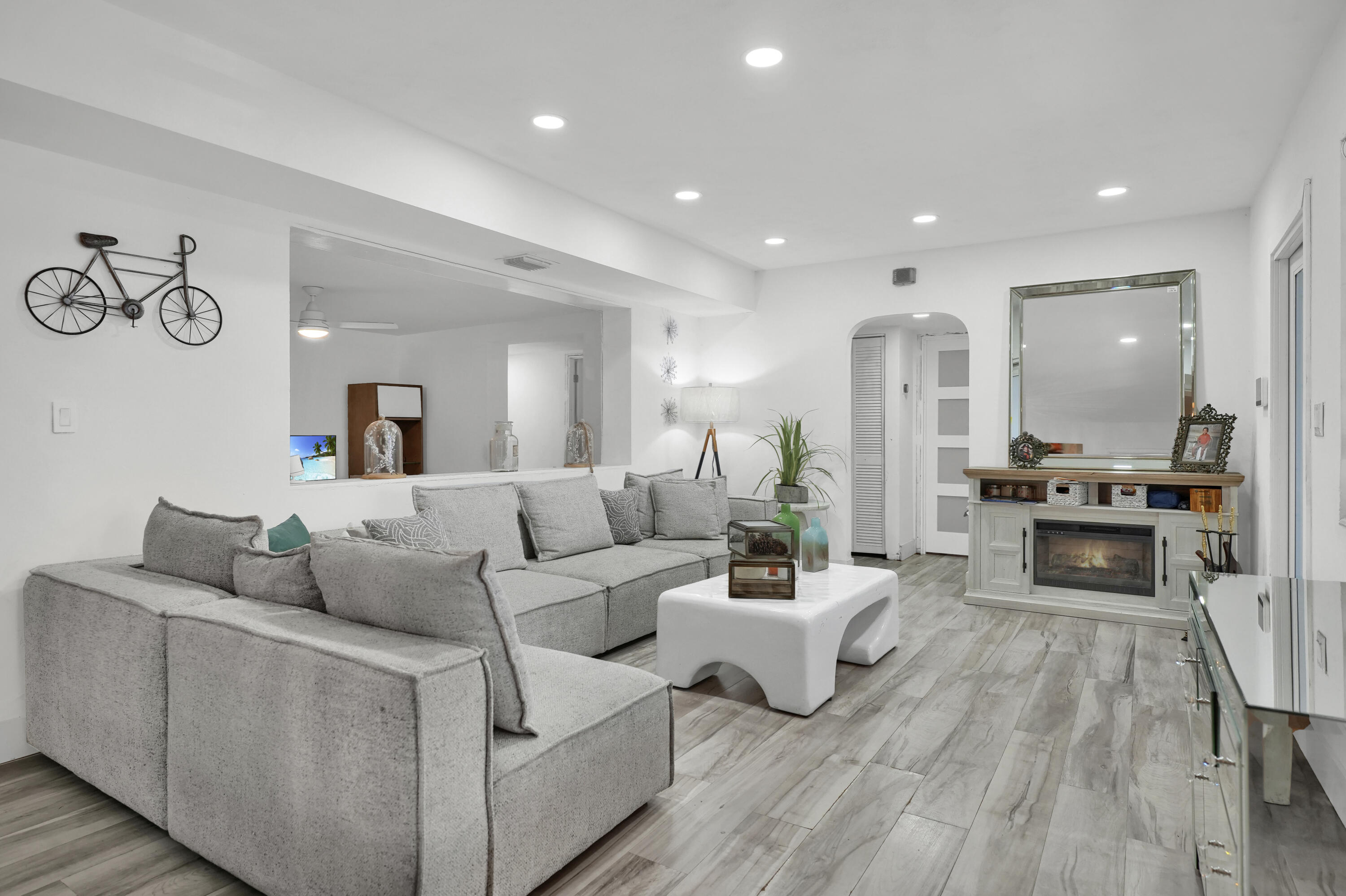 DOWNER PALMS DIV NO 1 - Residential