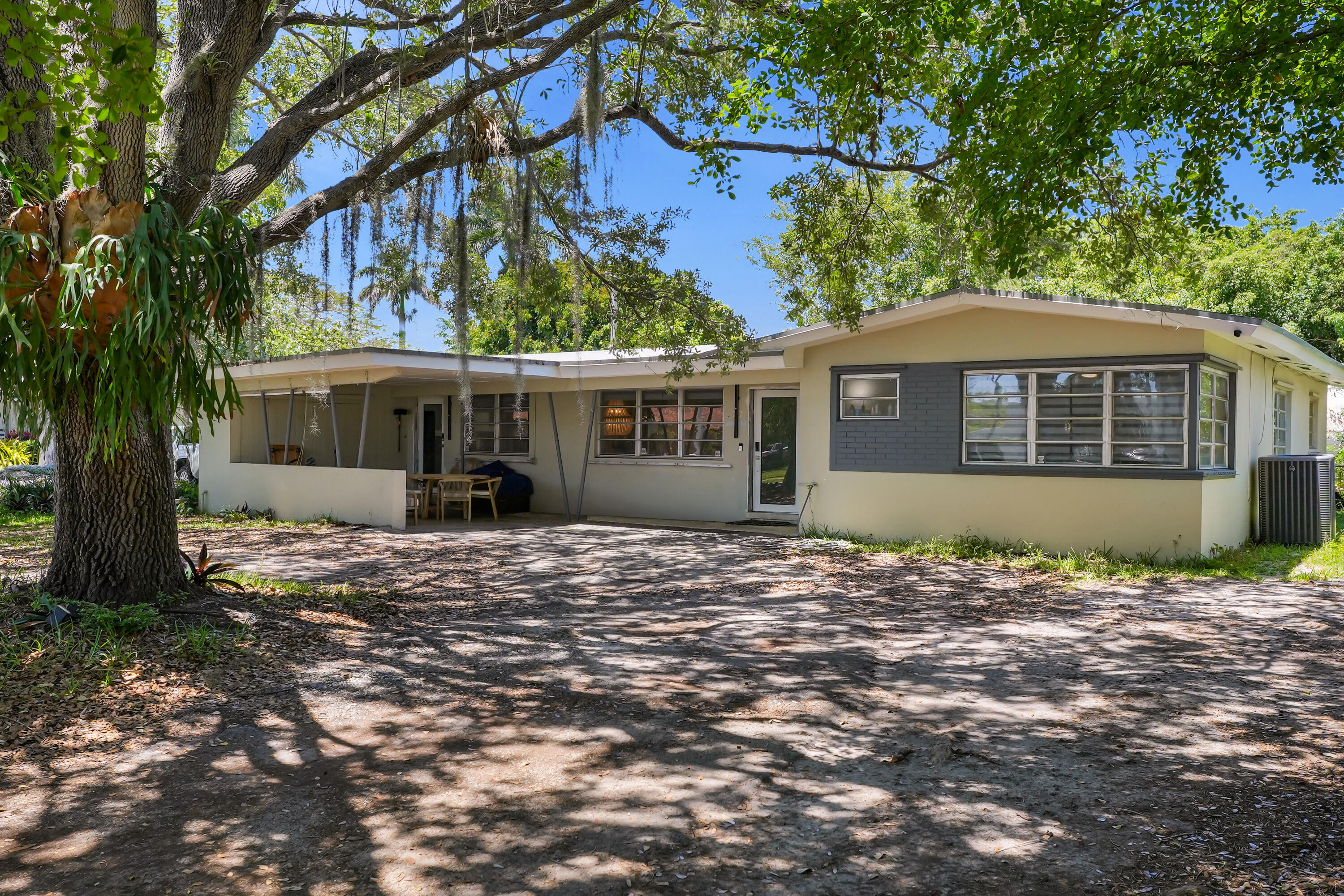 DOWNER PALMS DIV NO 1 - Residential