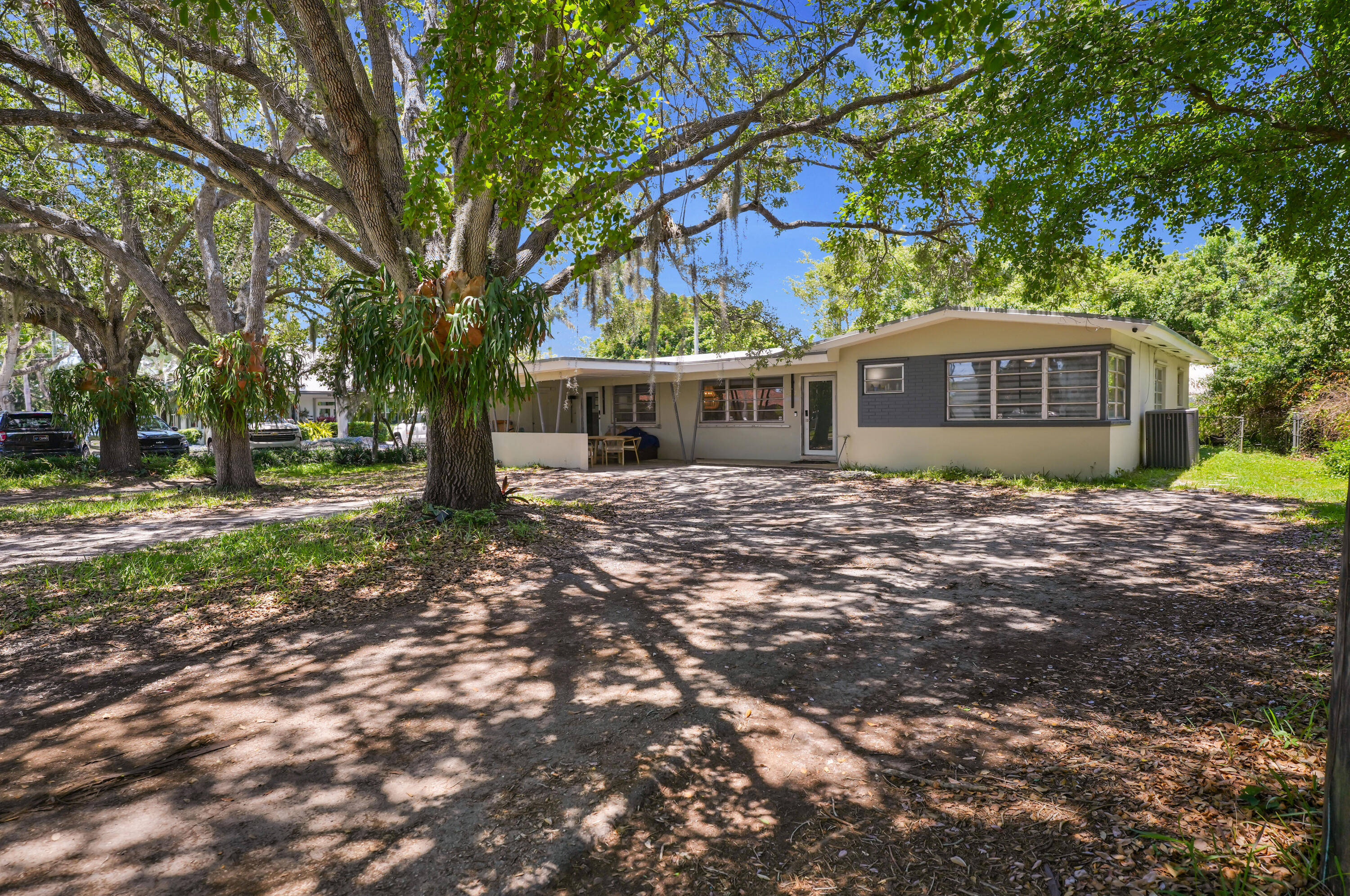 DOWNER PALMS DIV NO 1 - Residential