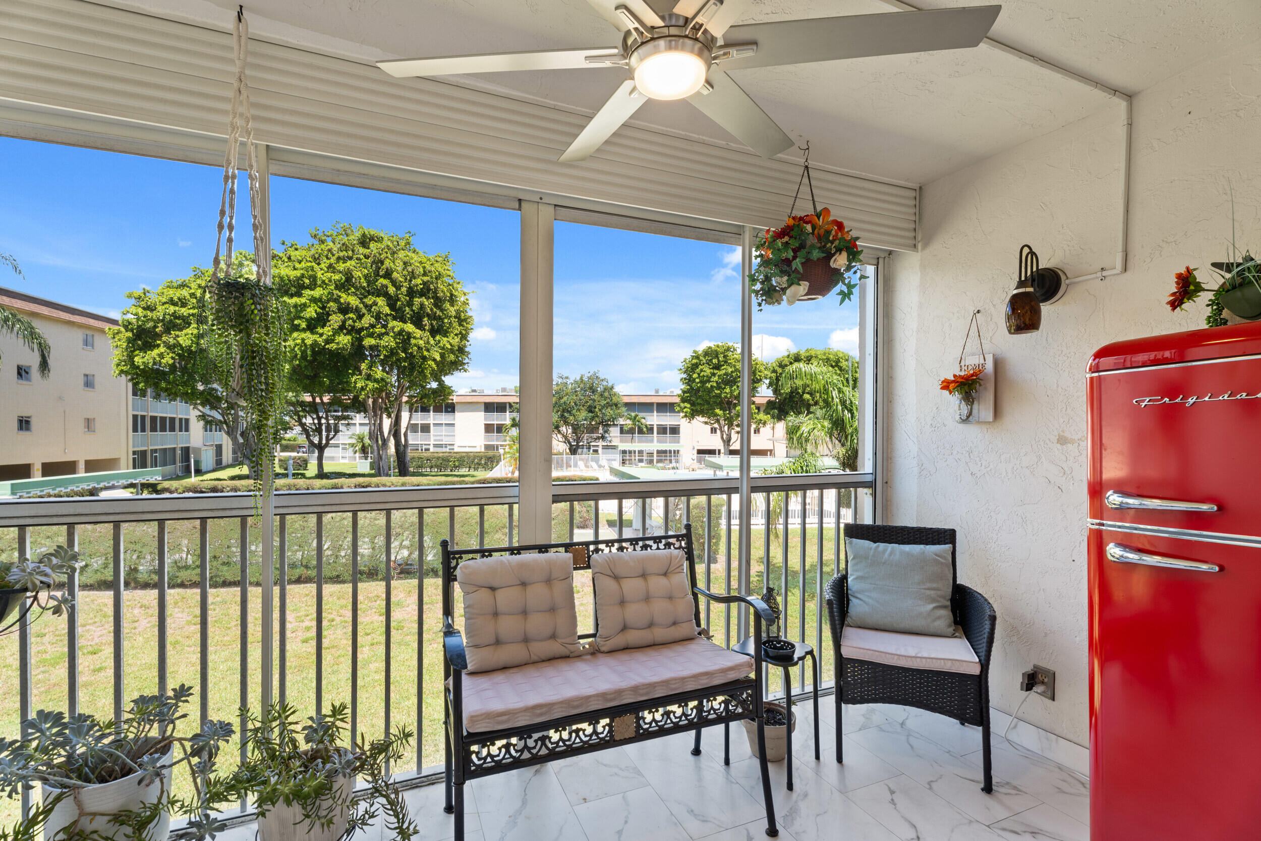 VILLAGE GREEN KENSINGTON CONDO - Residential