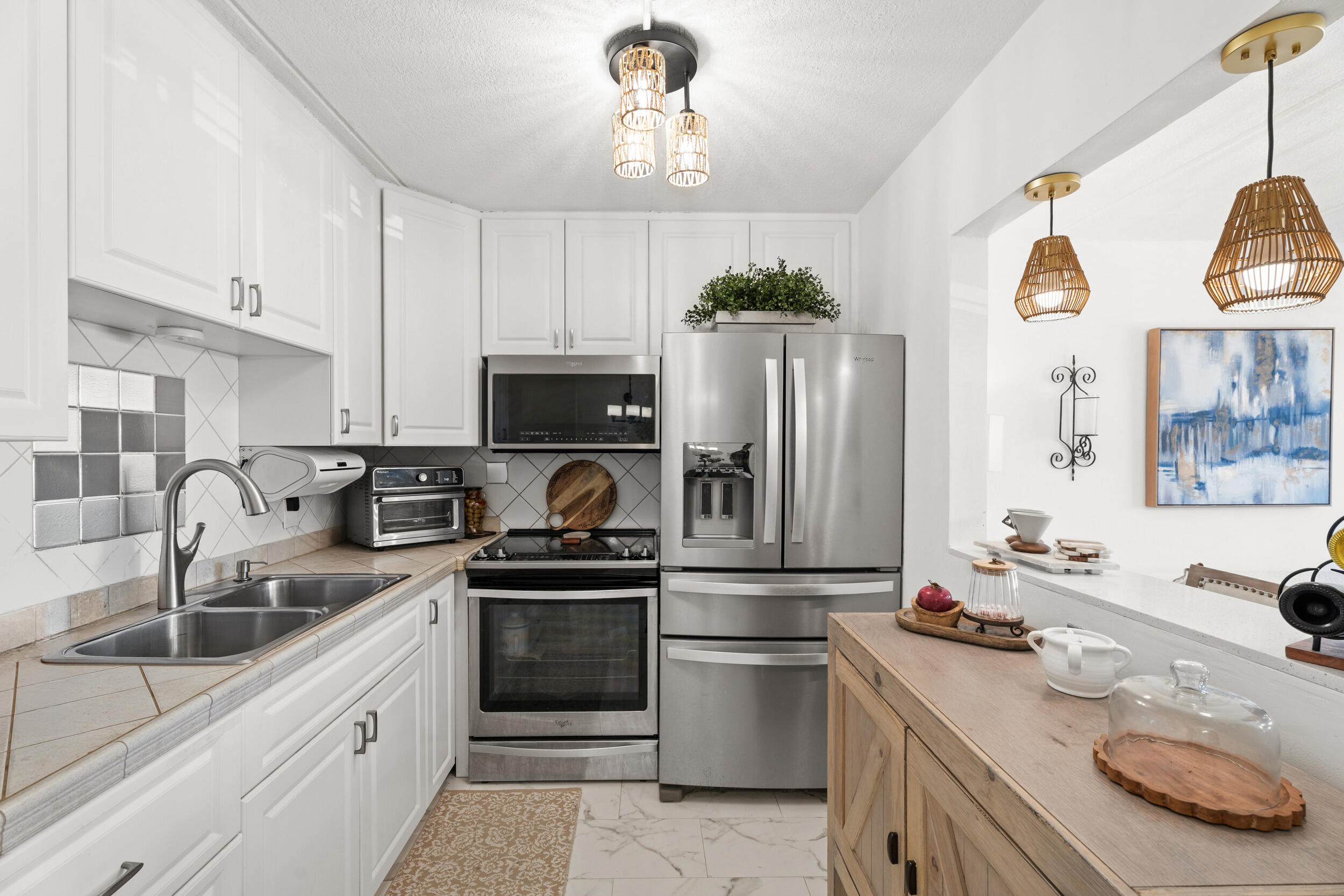 VILLAGE GREEN KENSINGTON CONDO - Residential