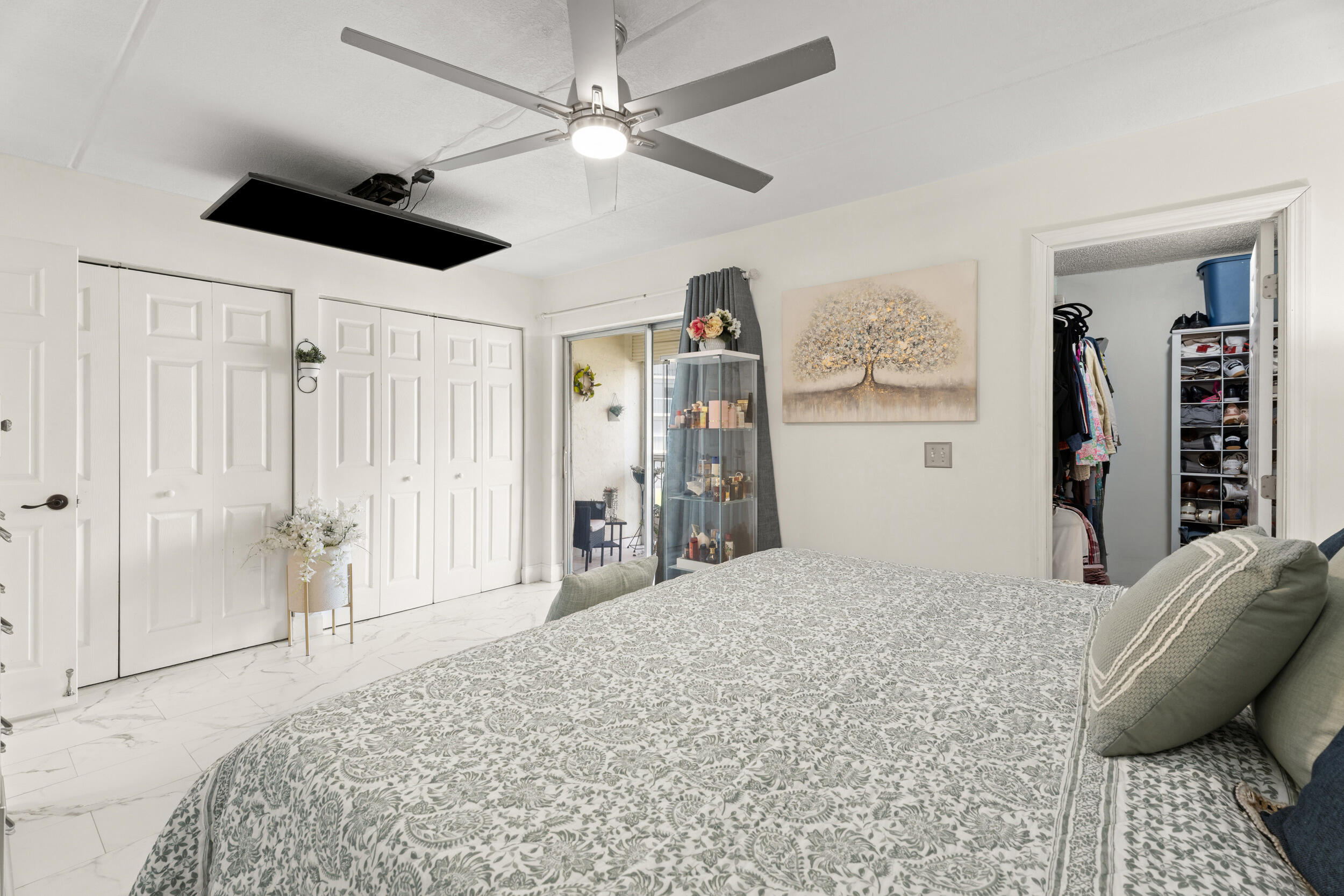 VILLAGE GREEN KENSINGTON CONDO - Residential