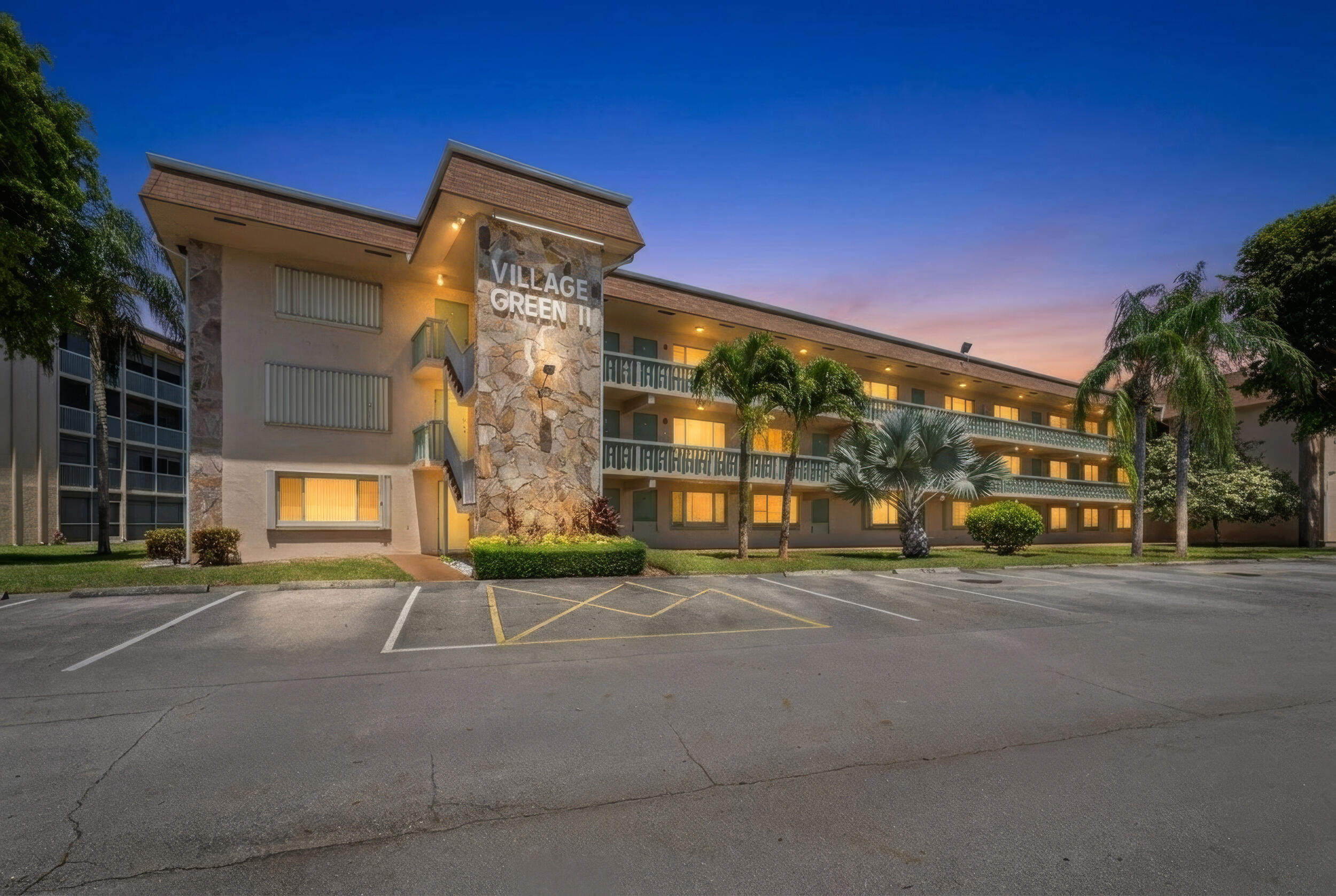 VILLAGE GREEN KENSINGTON CONDO - Residential