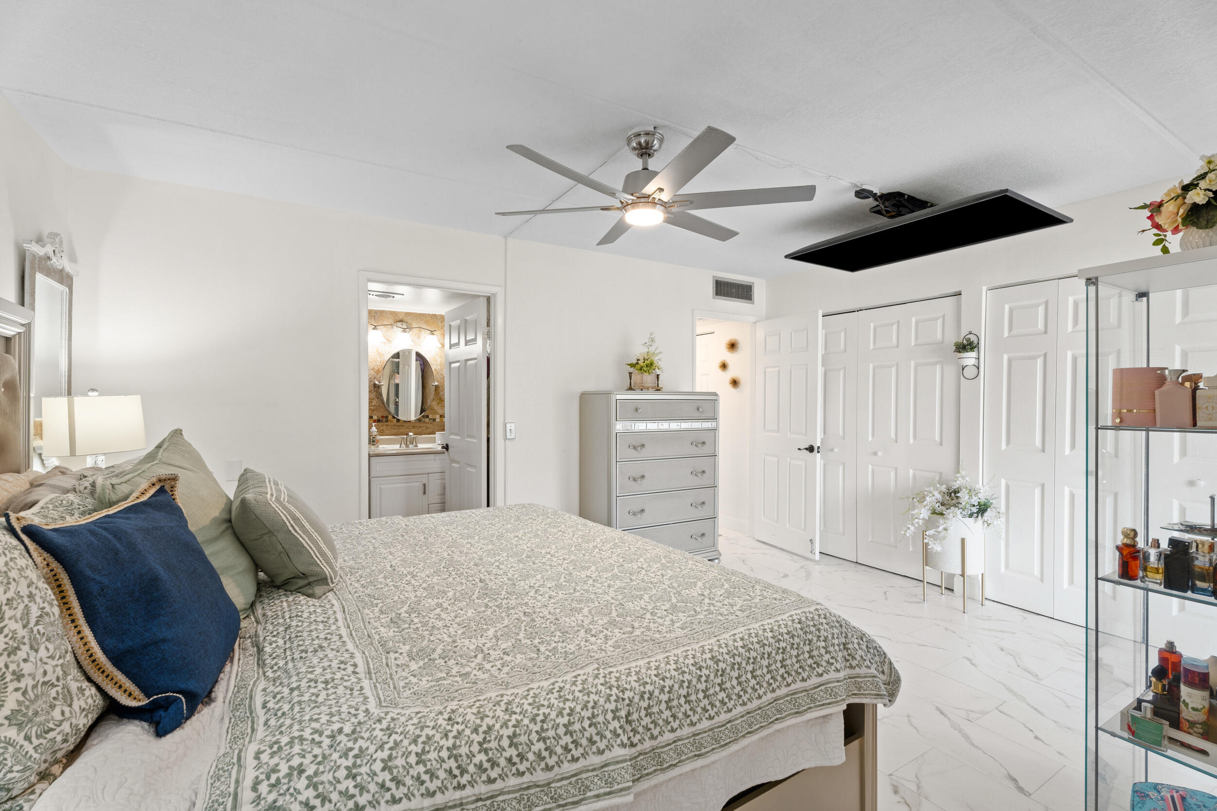 VILLAGE GREEN KENSINGTON CONDO - Residential