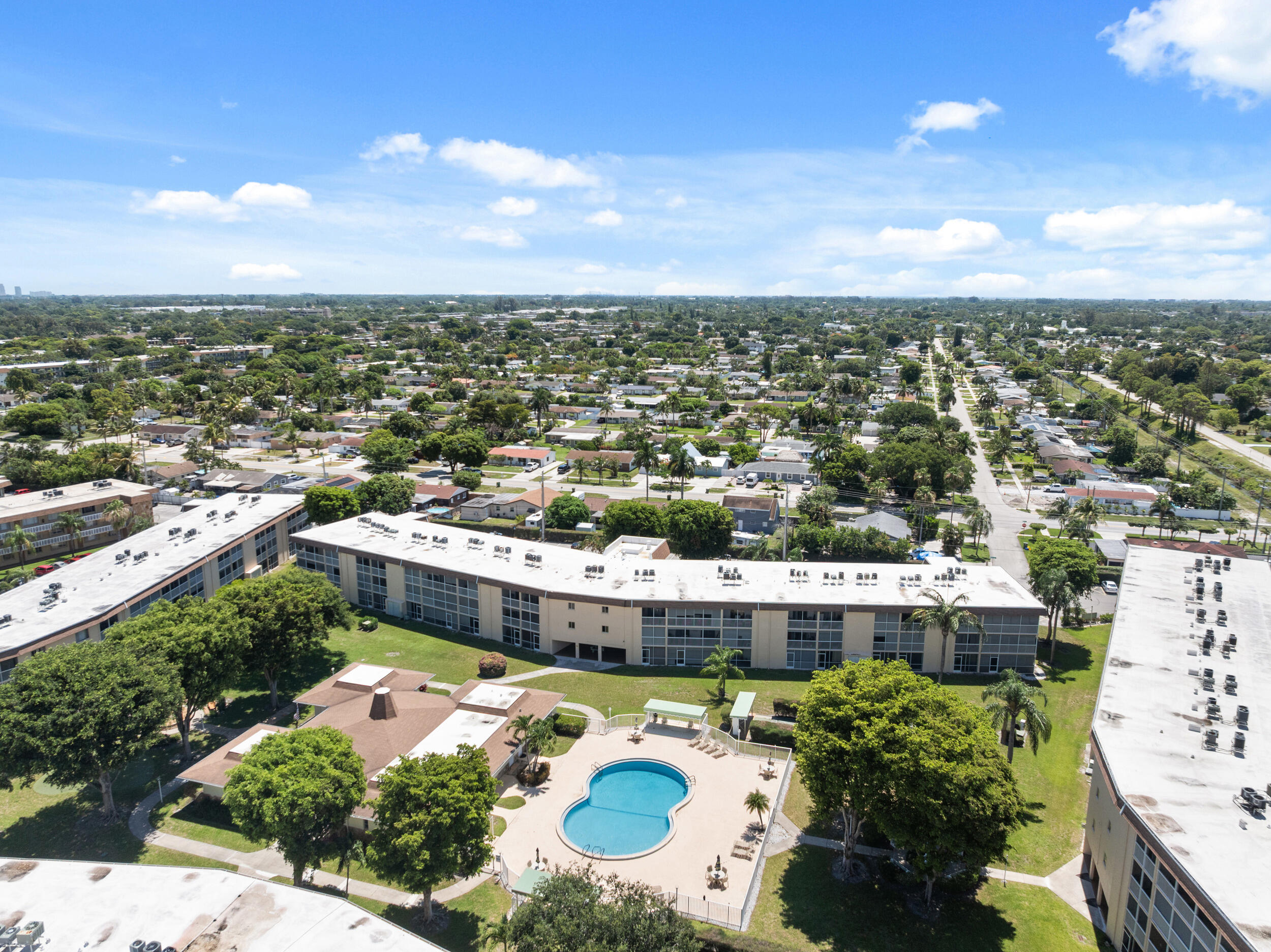 VILLAGE GREEN KENSINGTON CONDO - Residential