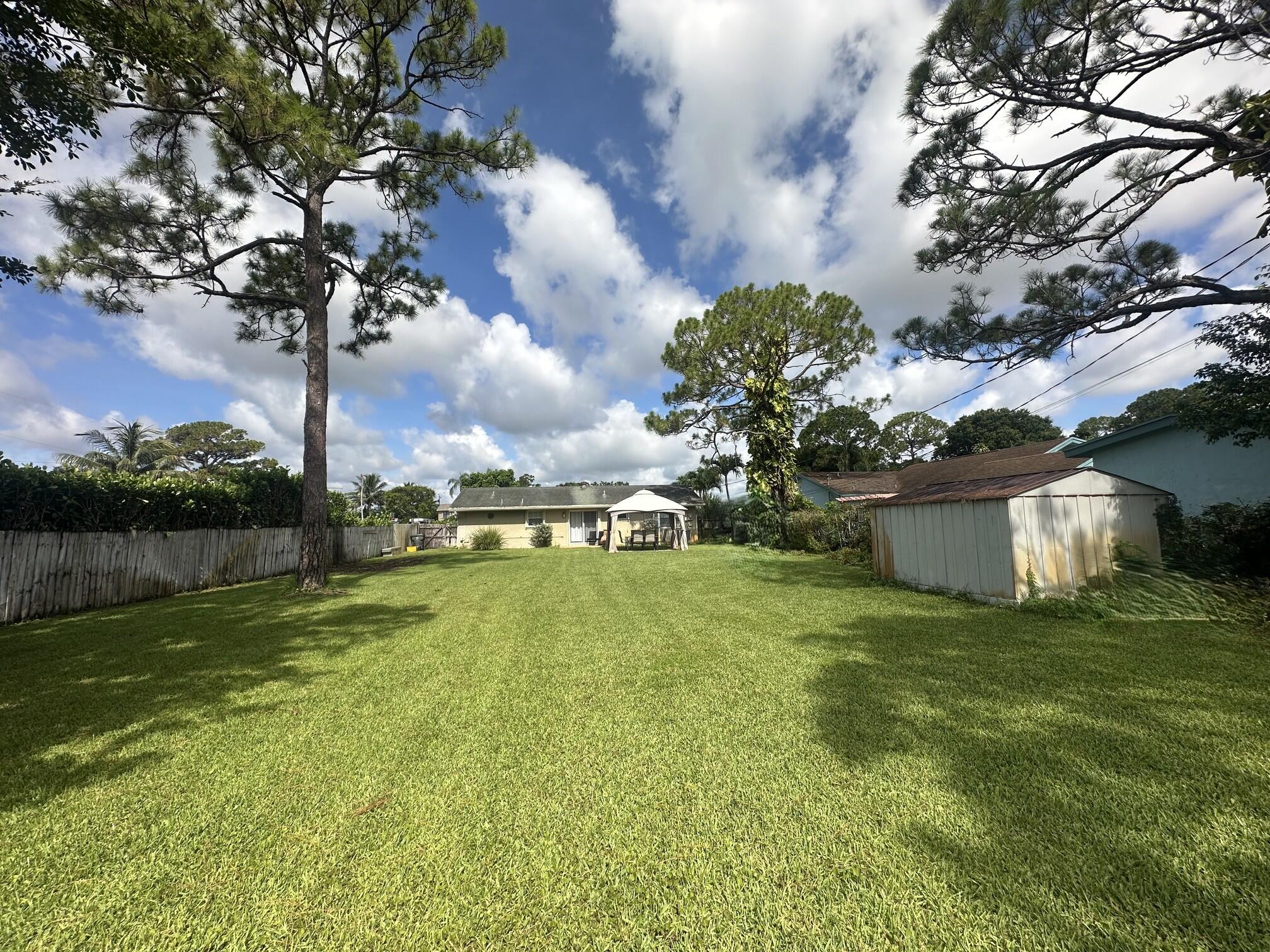 PALM BEACH FARMS CO 3 - Residential Lease
