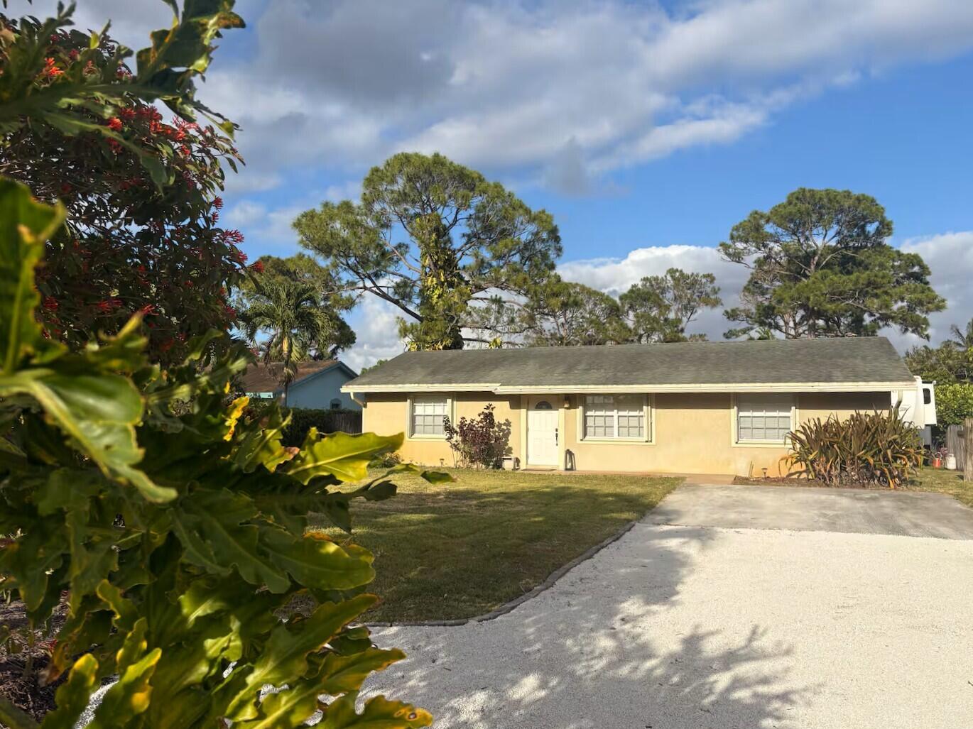 PALM BEACH FARMS CO 3 - Residential Lease