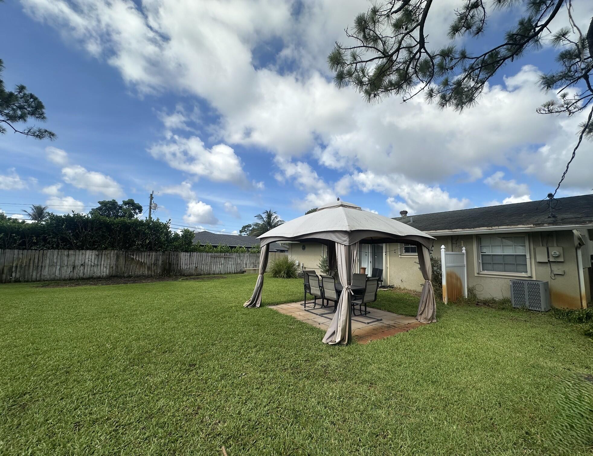 PALM BEACH FARMS CO 3 - Residential Lease
