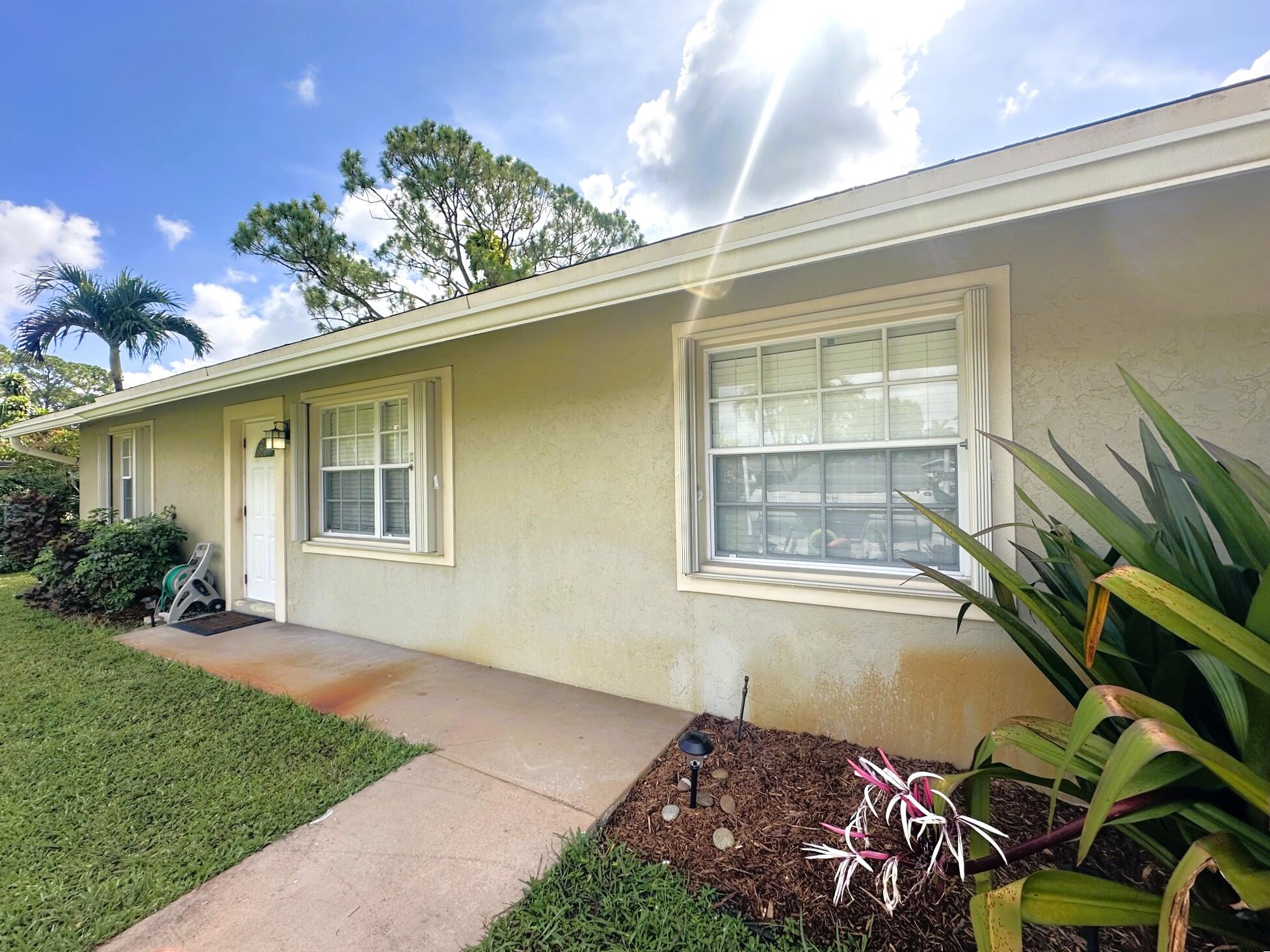 PALM BEACH FARMS CO 3 - Residential Lease
