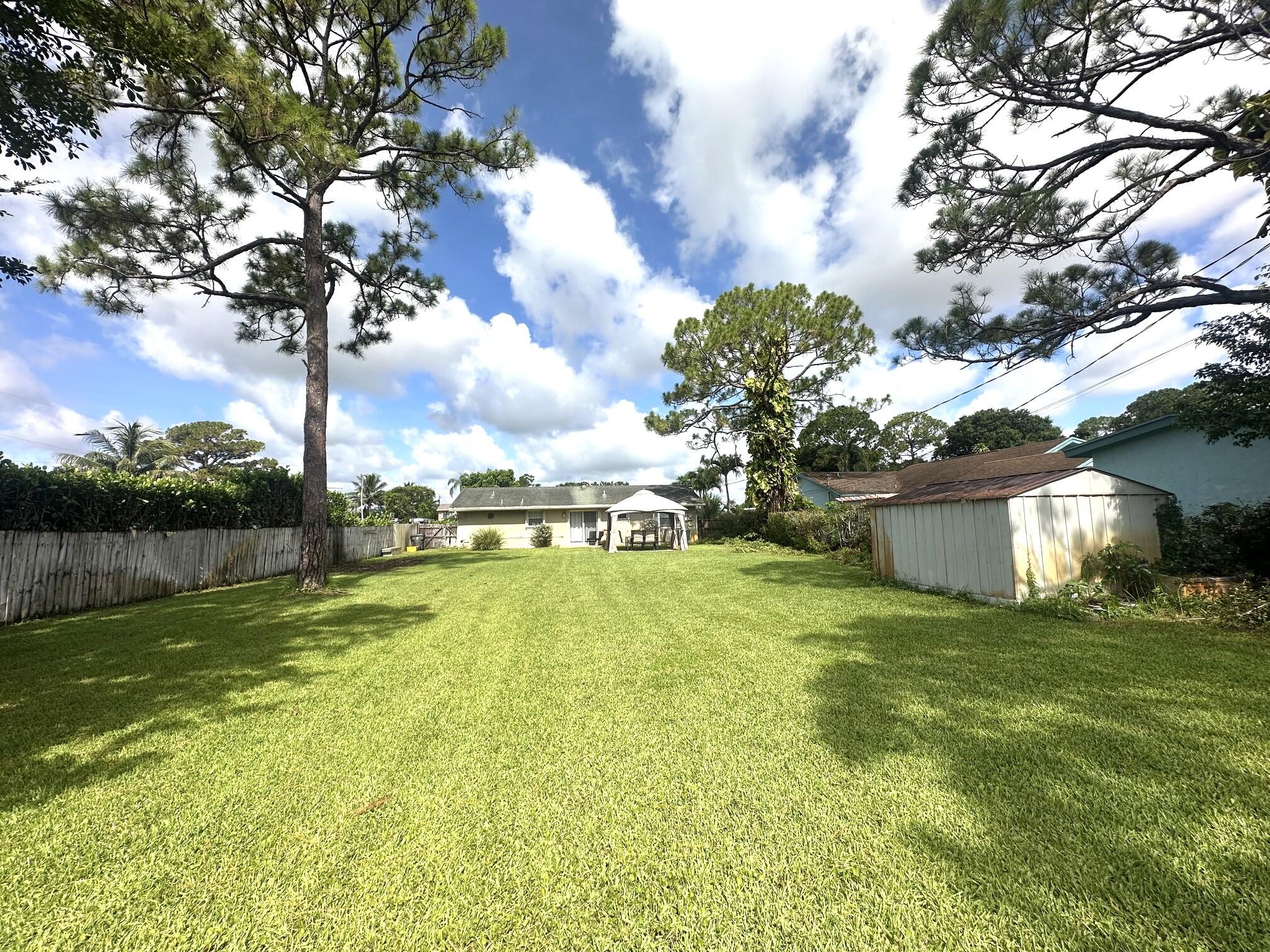 PALM BEACH FARMS CO 3 - Residential Lease