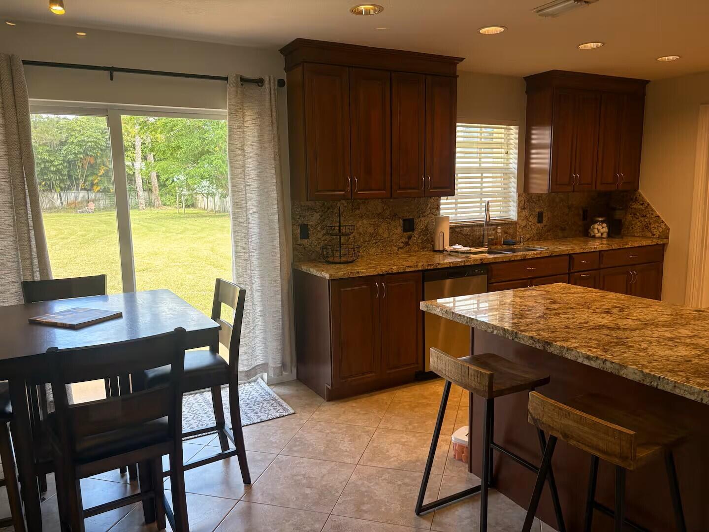 PALM BEACH FARMS CO 3 - Residential Lease
