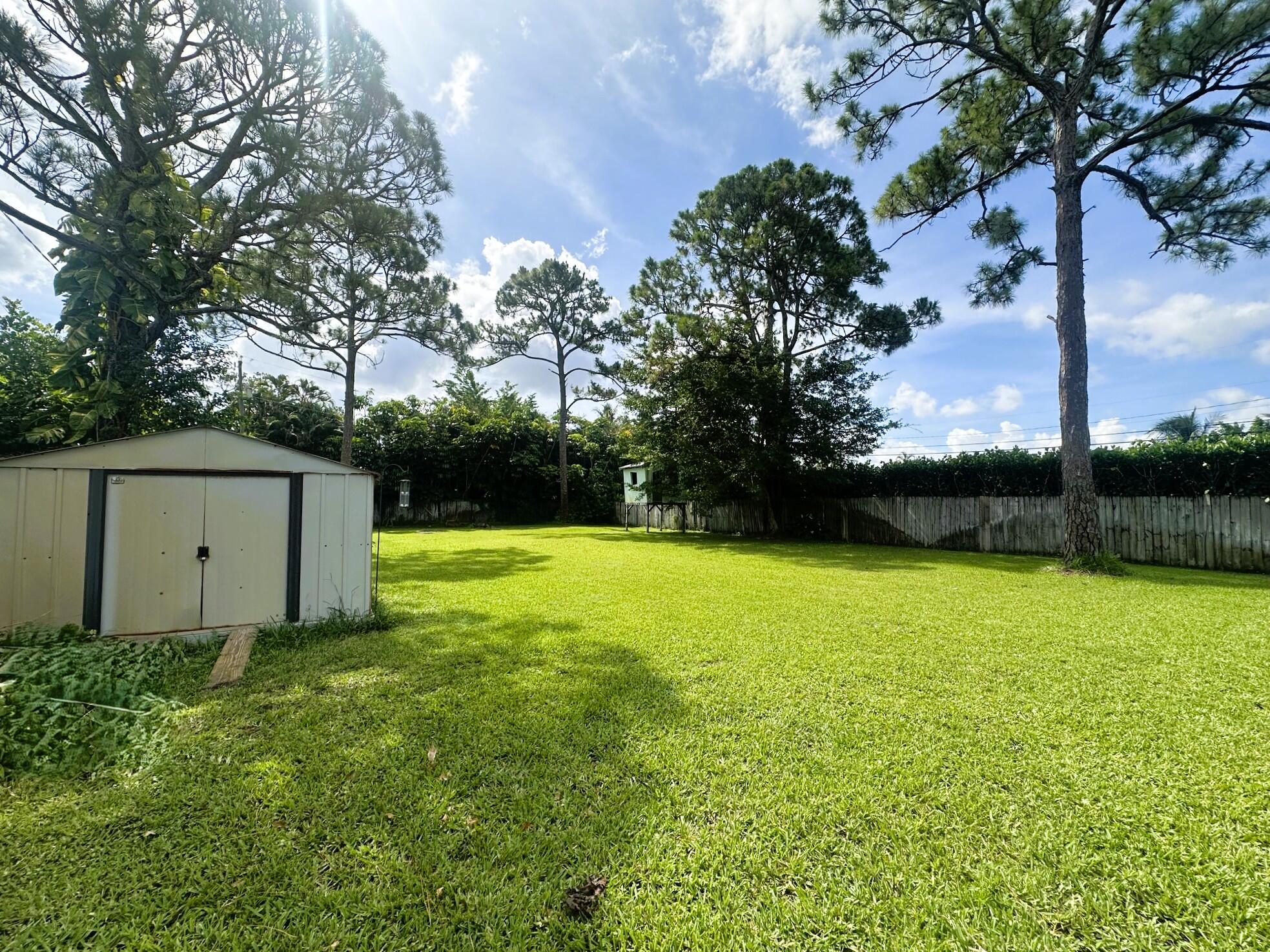 PALM BEACH FARMS CO 3 - Residential Lease