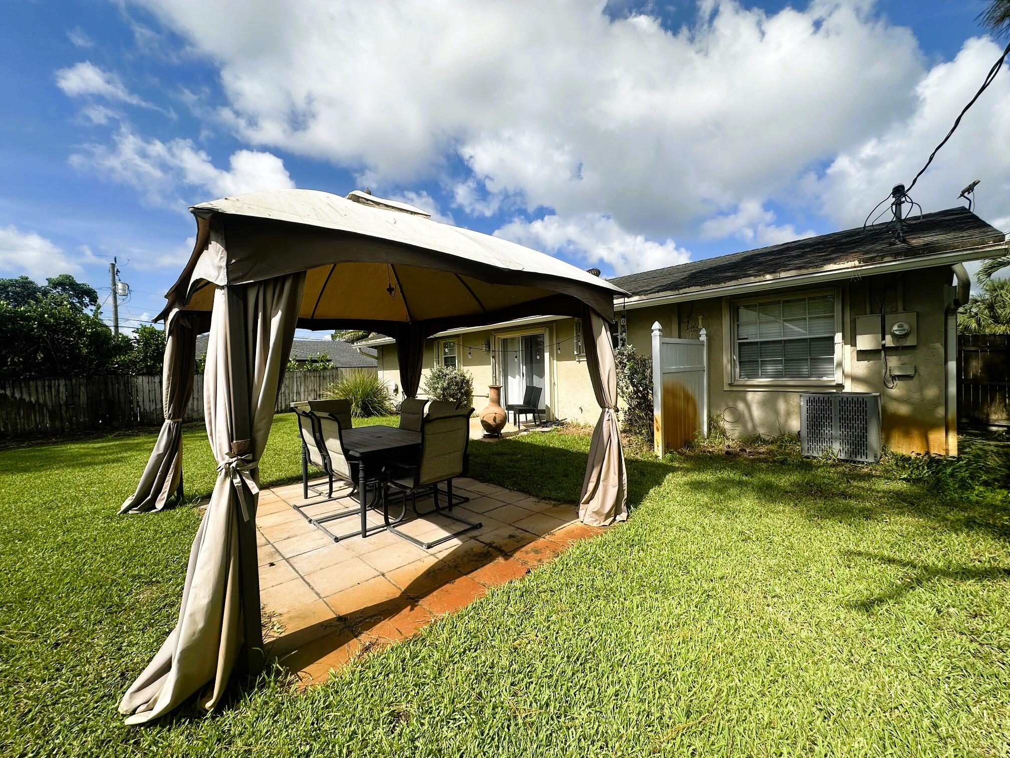 PALM BEACH FARMS CO 3 - Residential Lease