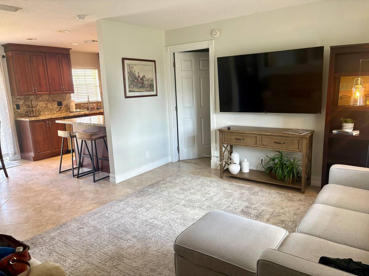 PALM BEACH FARMS CO 3 - Residential Lease