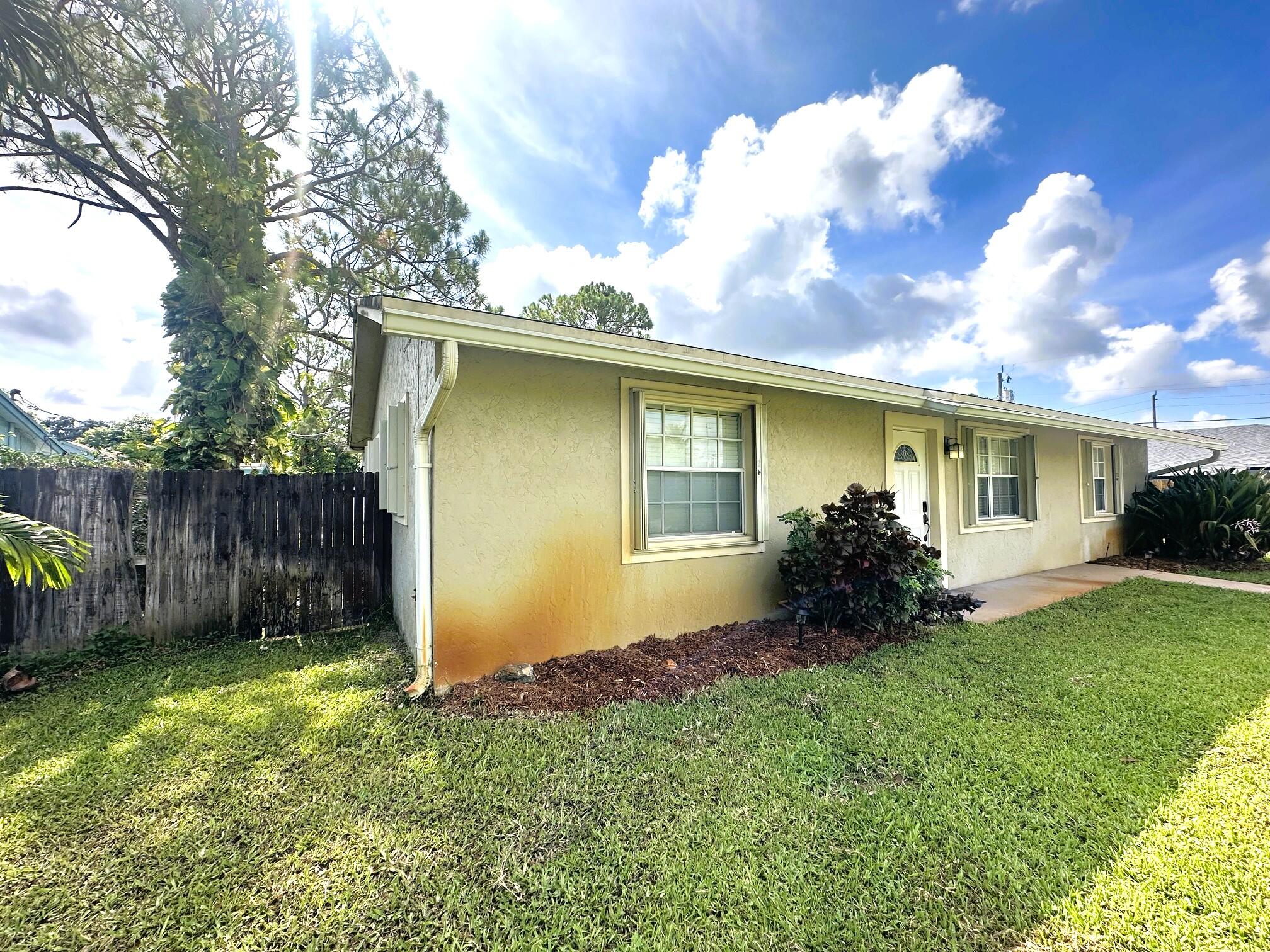 PALM BEACH FARMS CO 3 - Residential Lease