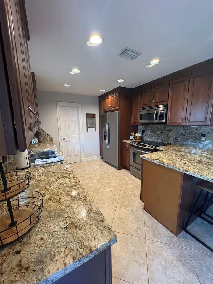PALM BEACH FARMS CO 3 - Residential Lease