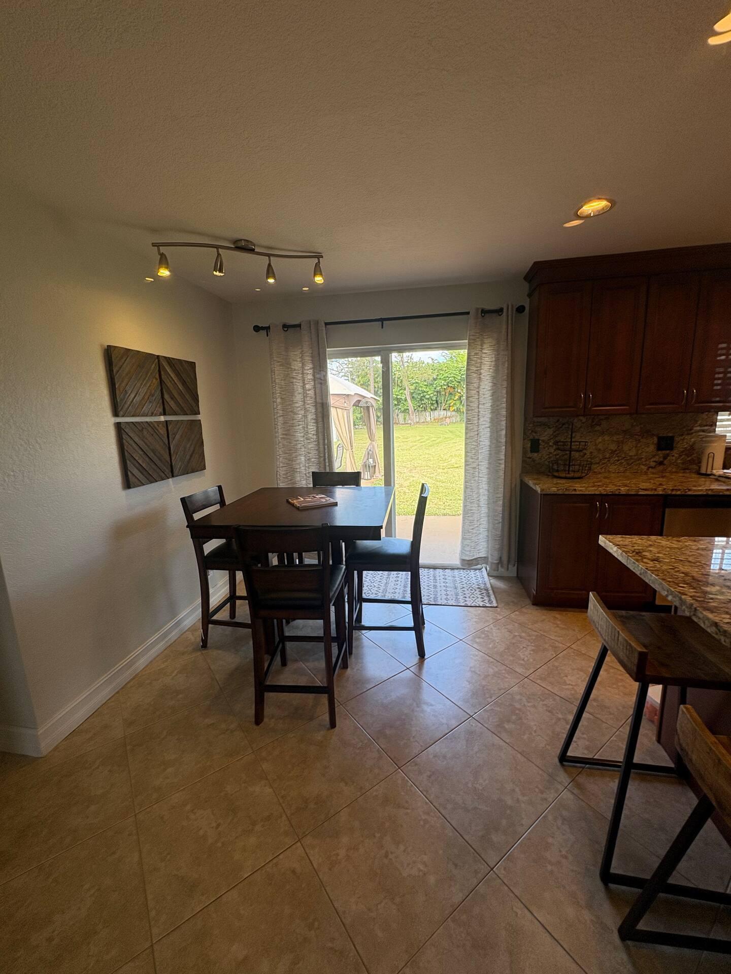 PALM BEACH FARMS CO 3 - Residential Lease